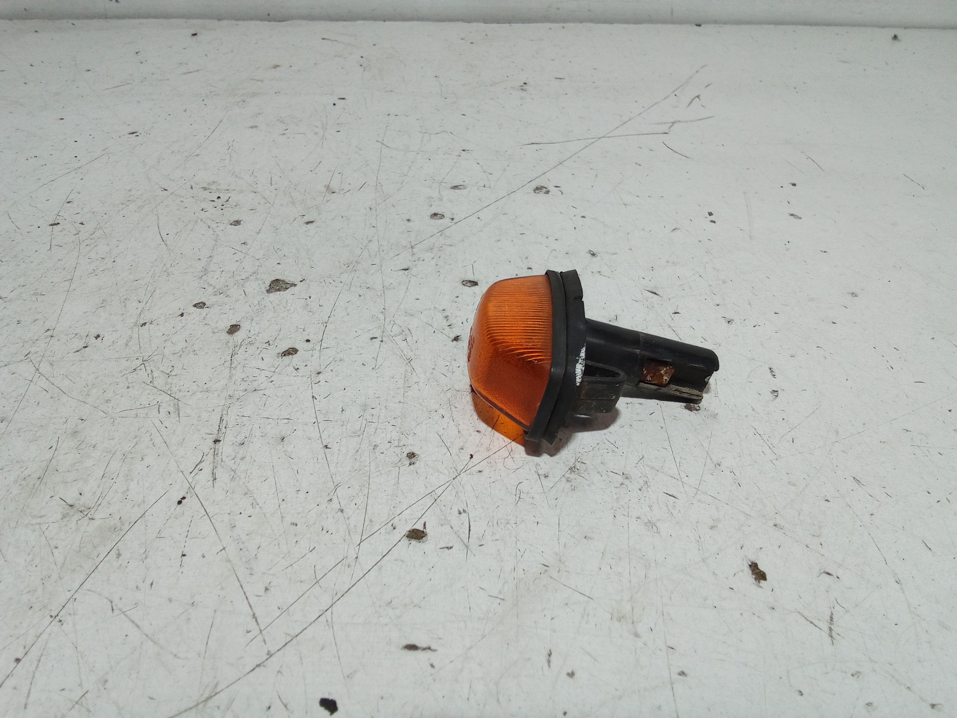 Freccia DX parafango FIAT 126 1 Serie