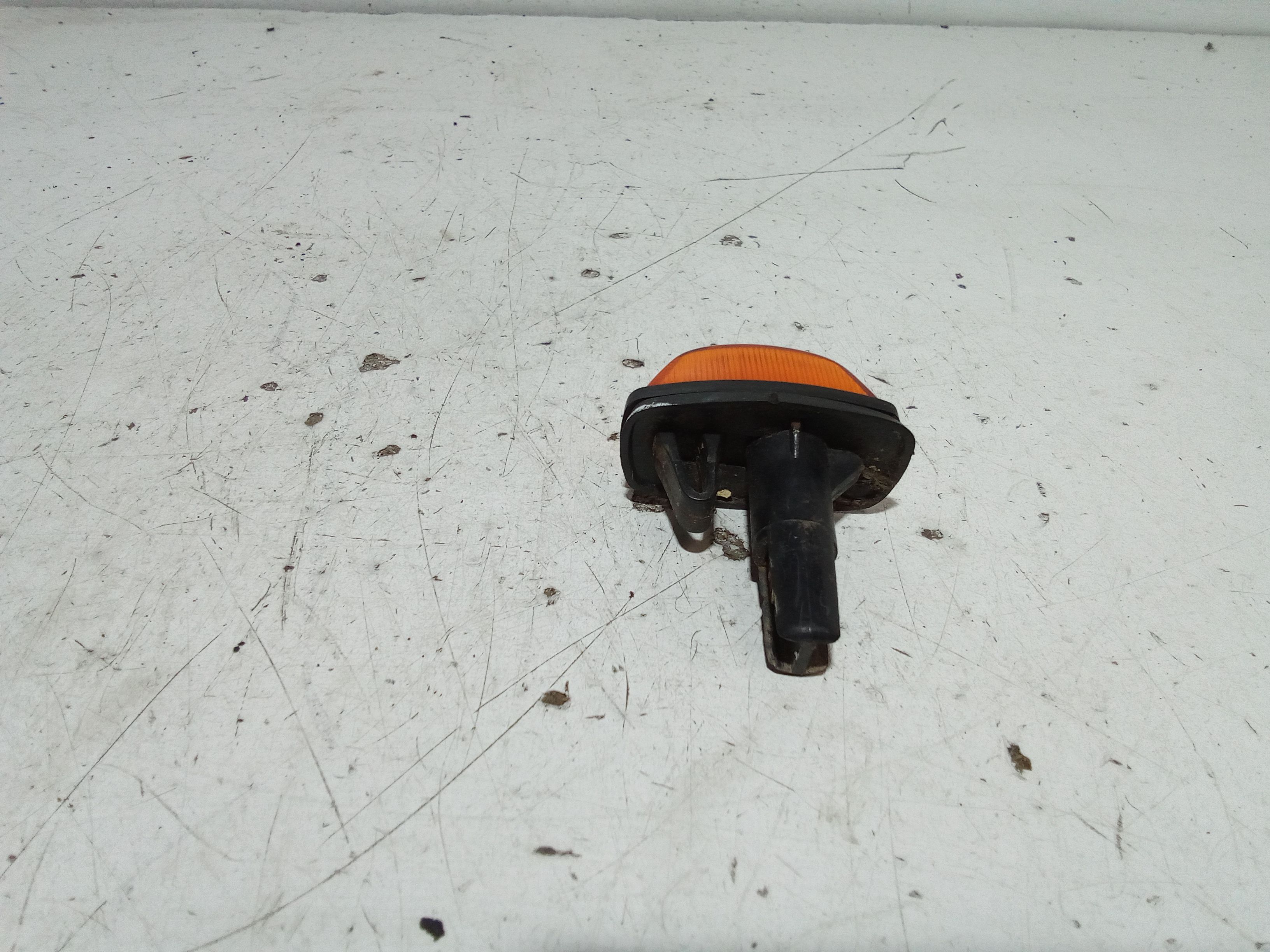 Freccia DX parafango FIAT 126 1 Serie