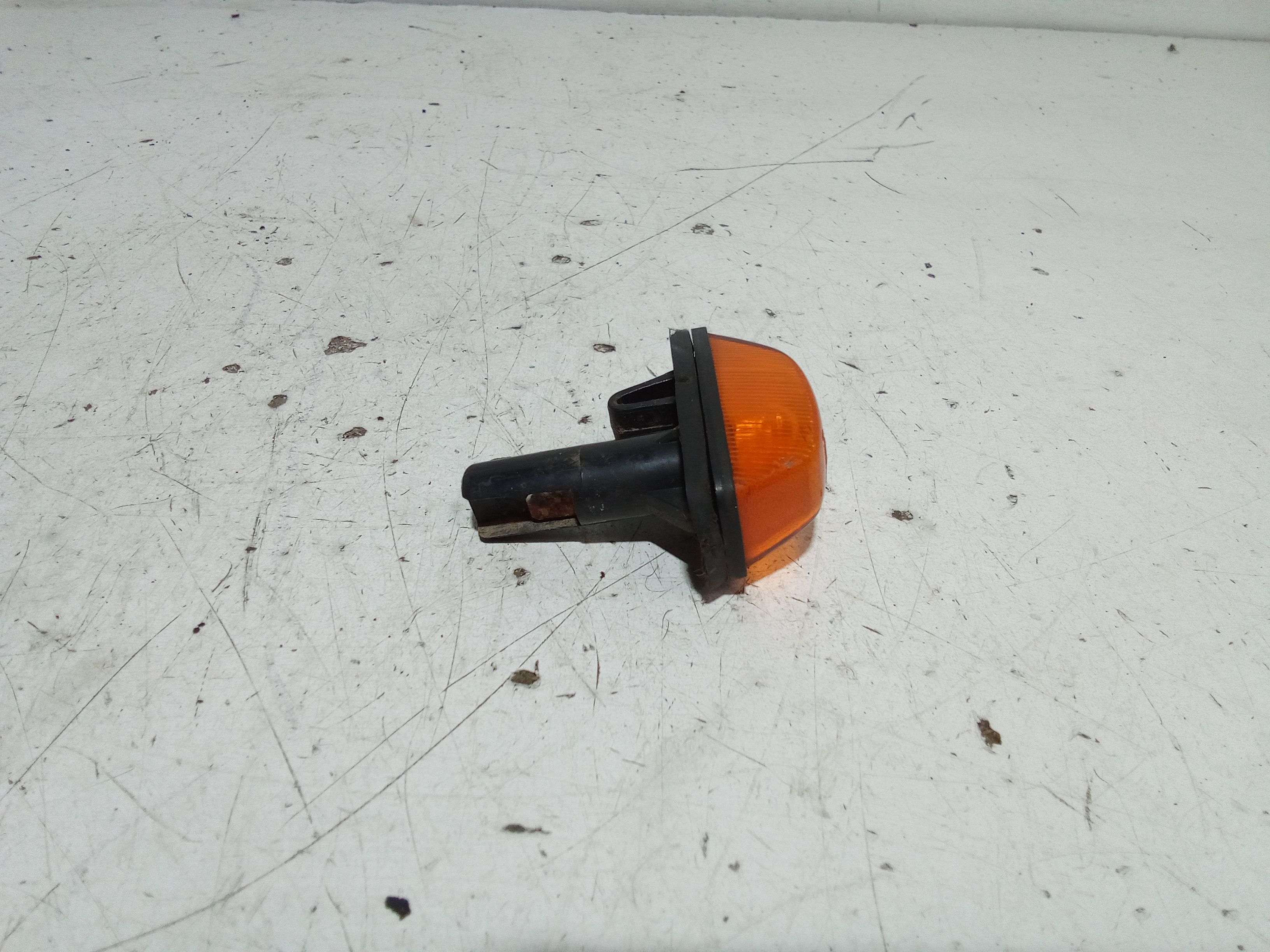 Freccia DX parafango FIAT 126 1 Serie