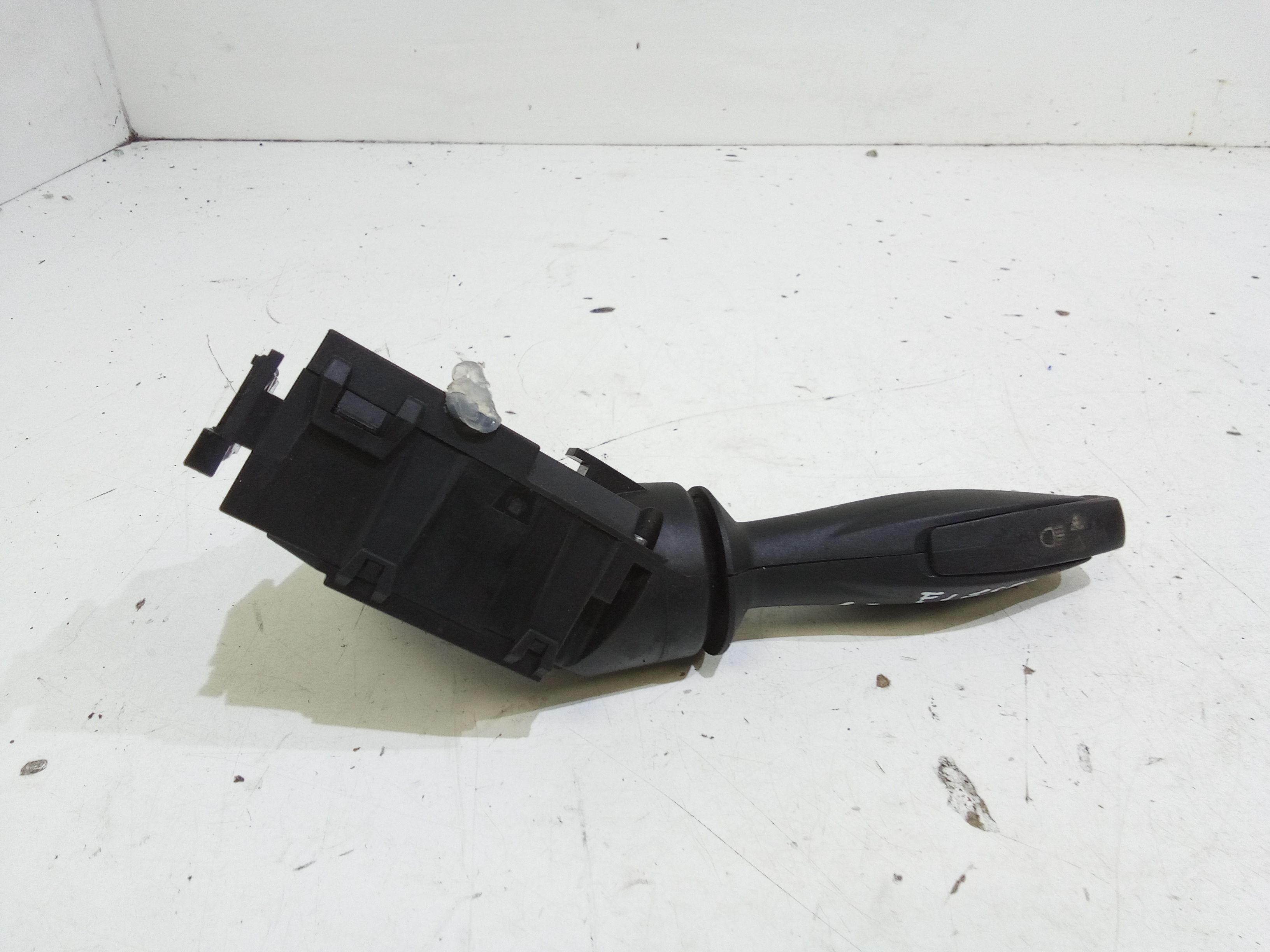 Devioluci sinistro FORD Fiesta 6 Serie