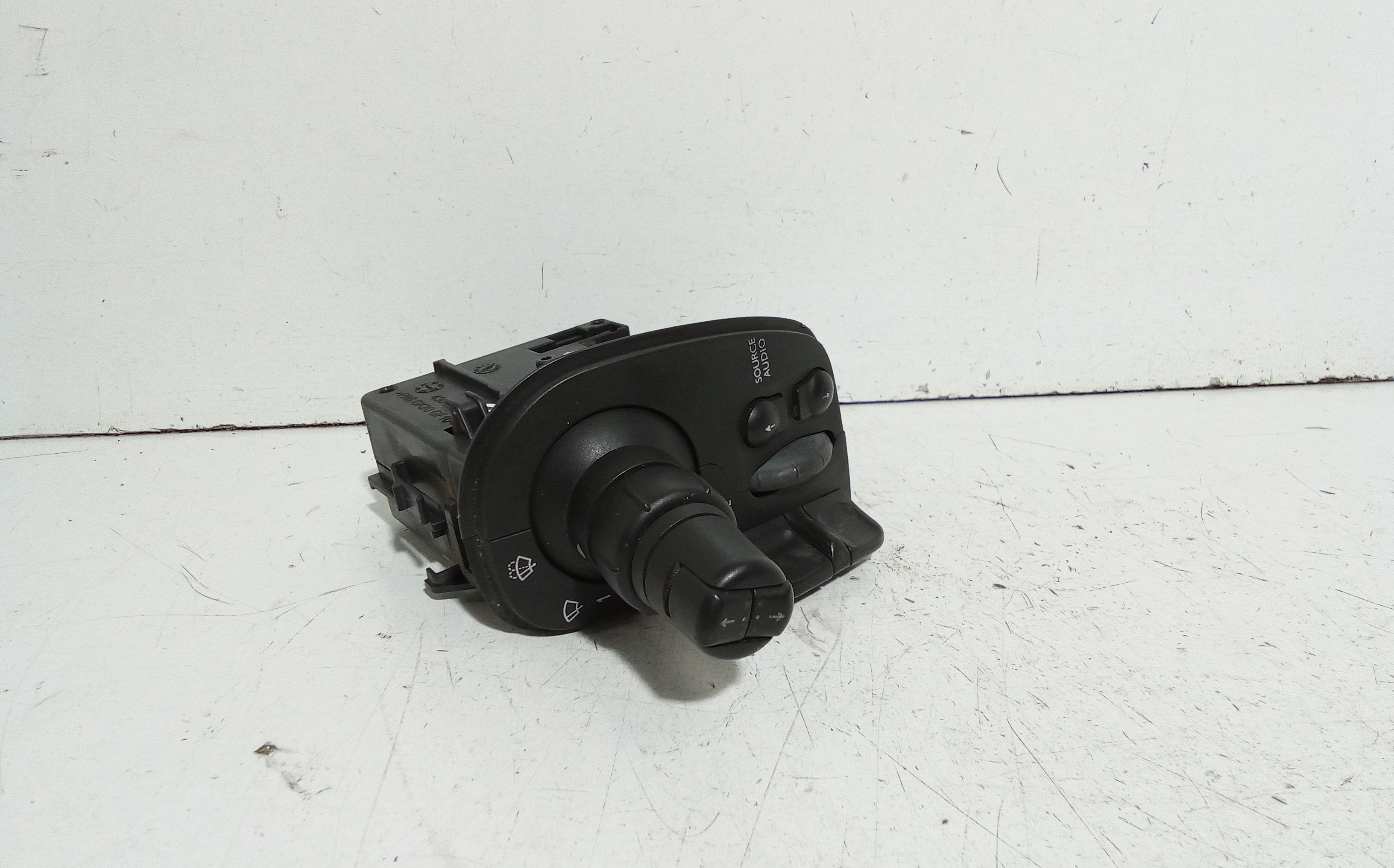 Devioluci destro RENAULT Clio Serie (04>08)