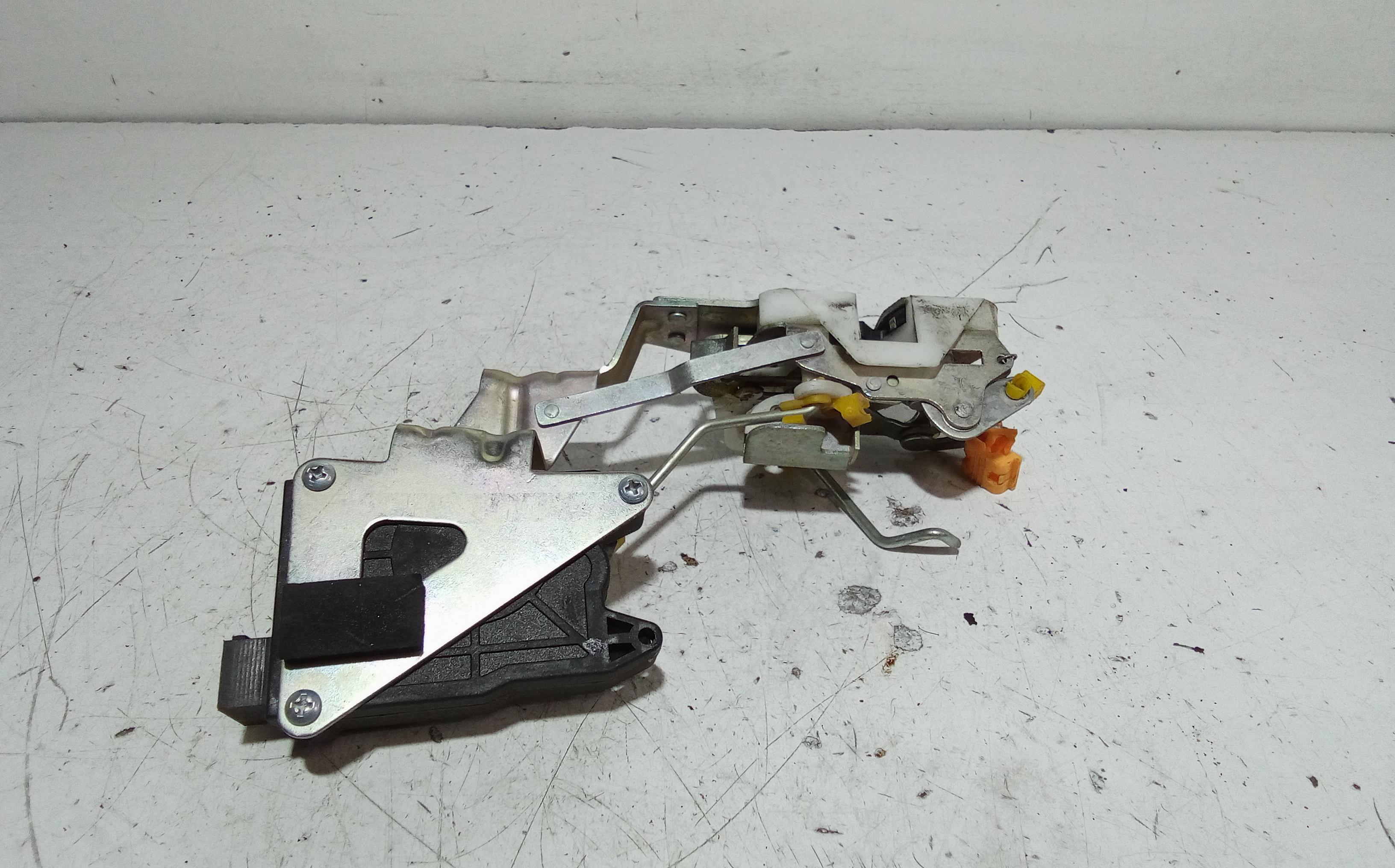 Serratura Anteriore Sinistra per ZD D1 (16>) (2016 - )