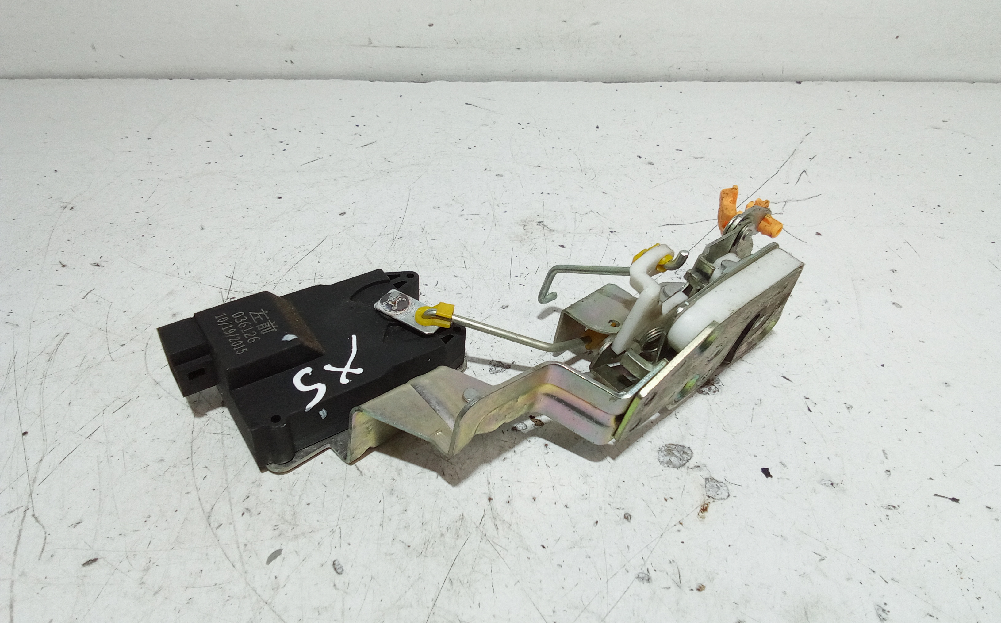 Serratura Anteriore Sinistra per ZD D1 (16>) (2016 - )