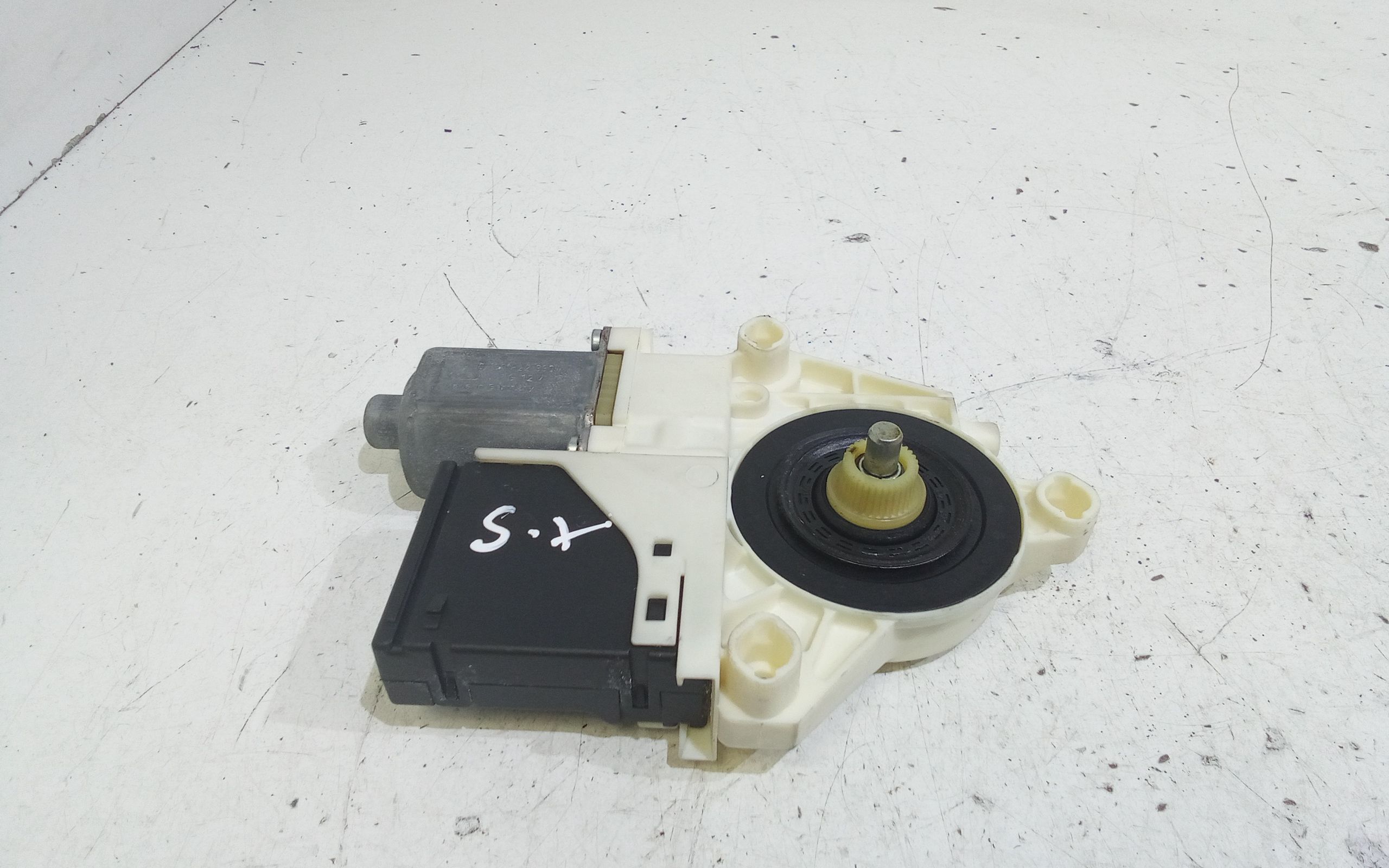 Motorino Alzavetro anteriore Sinistro RENAULT Megane III (08>16)