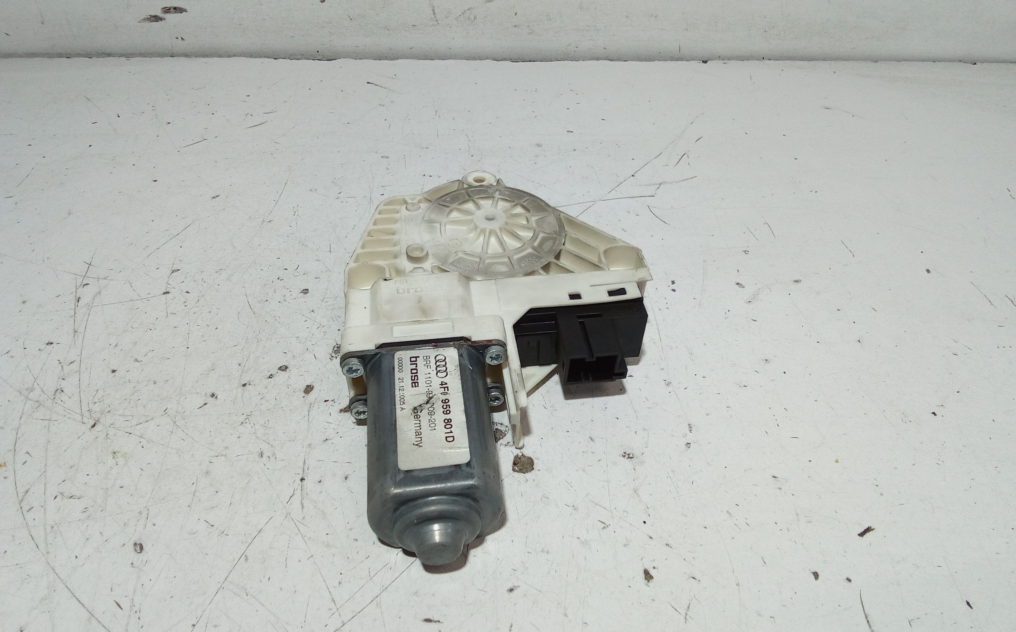 Motorino Alzavetro anteriore Sinistro AUDI A6 Avant Serie C6 (4F5) (04>12)