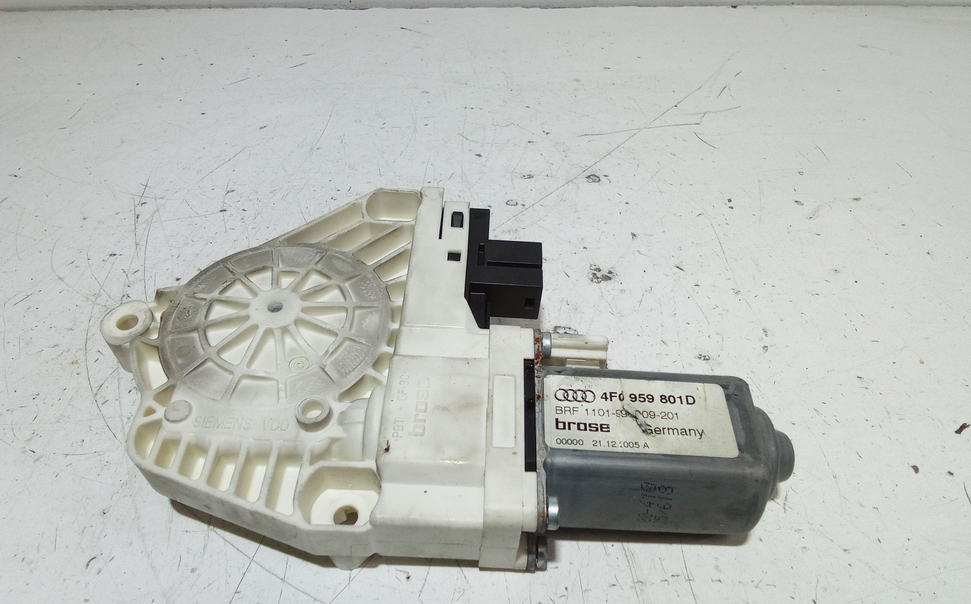 Motorino Alzavetro anteriore Sinistro AUDI A6 Avant Serie C6 (4F5) (04>12)