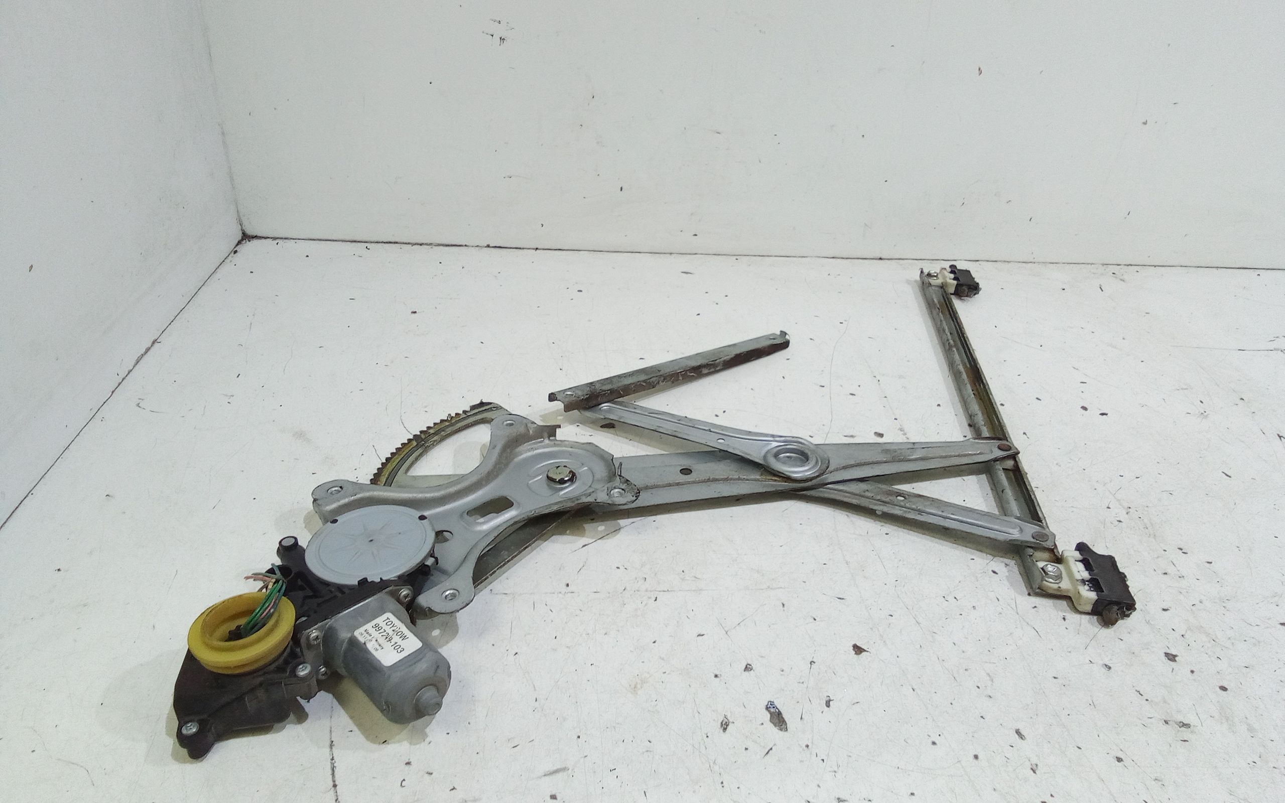 Cremagliera anteriore sinistra Guida TOYOTA Corolla Berlina 4 Serie