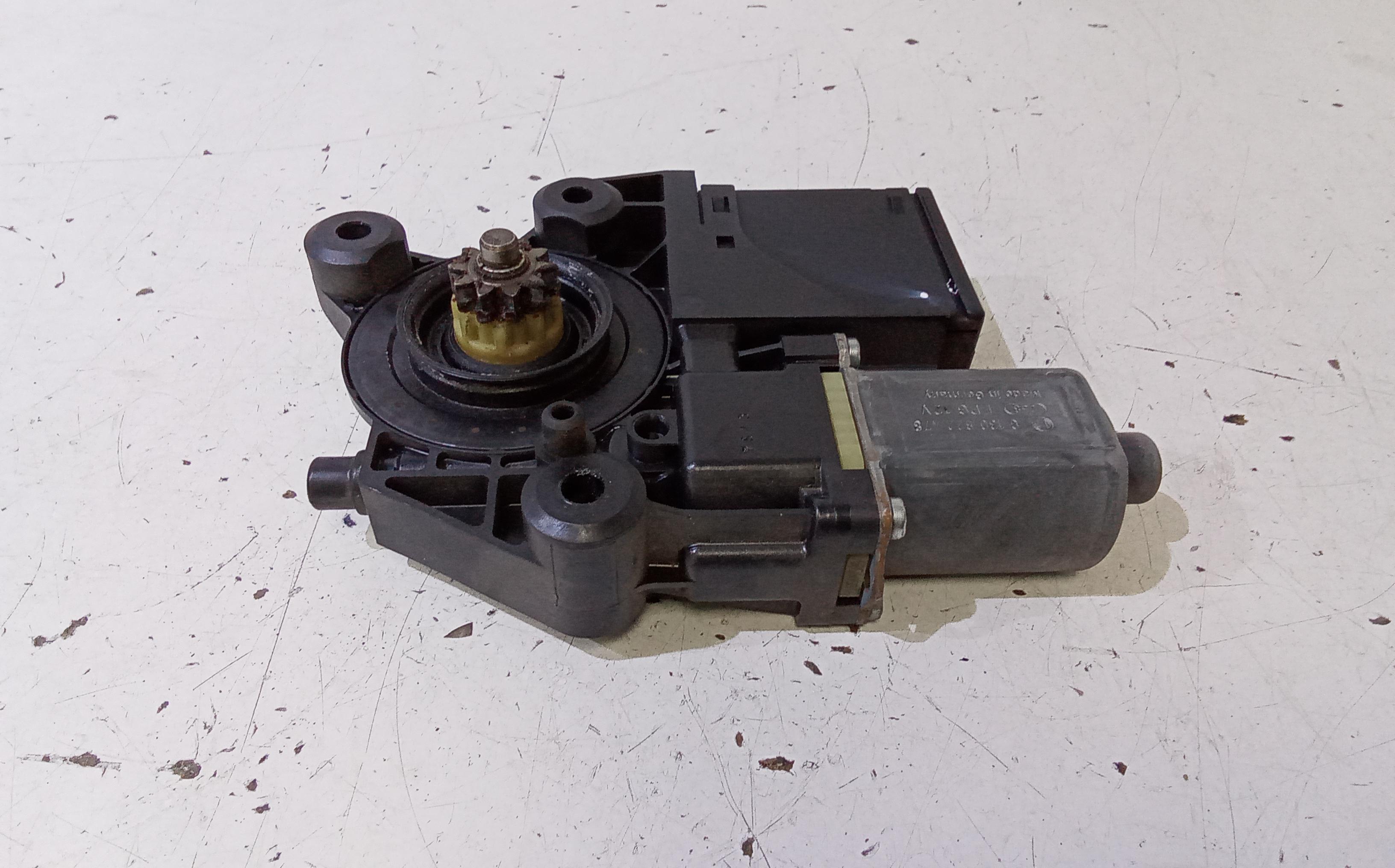 Motorino Alzavetro anteriore destra RENAULT Megane III (08>16)