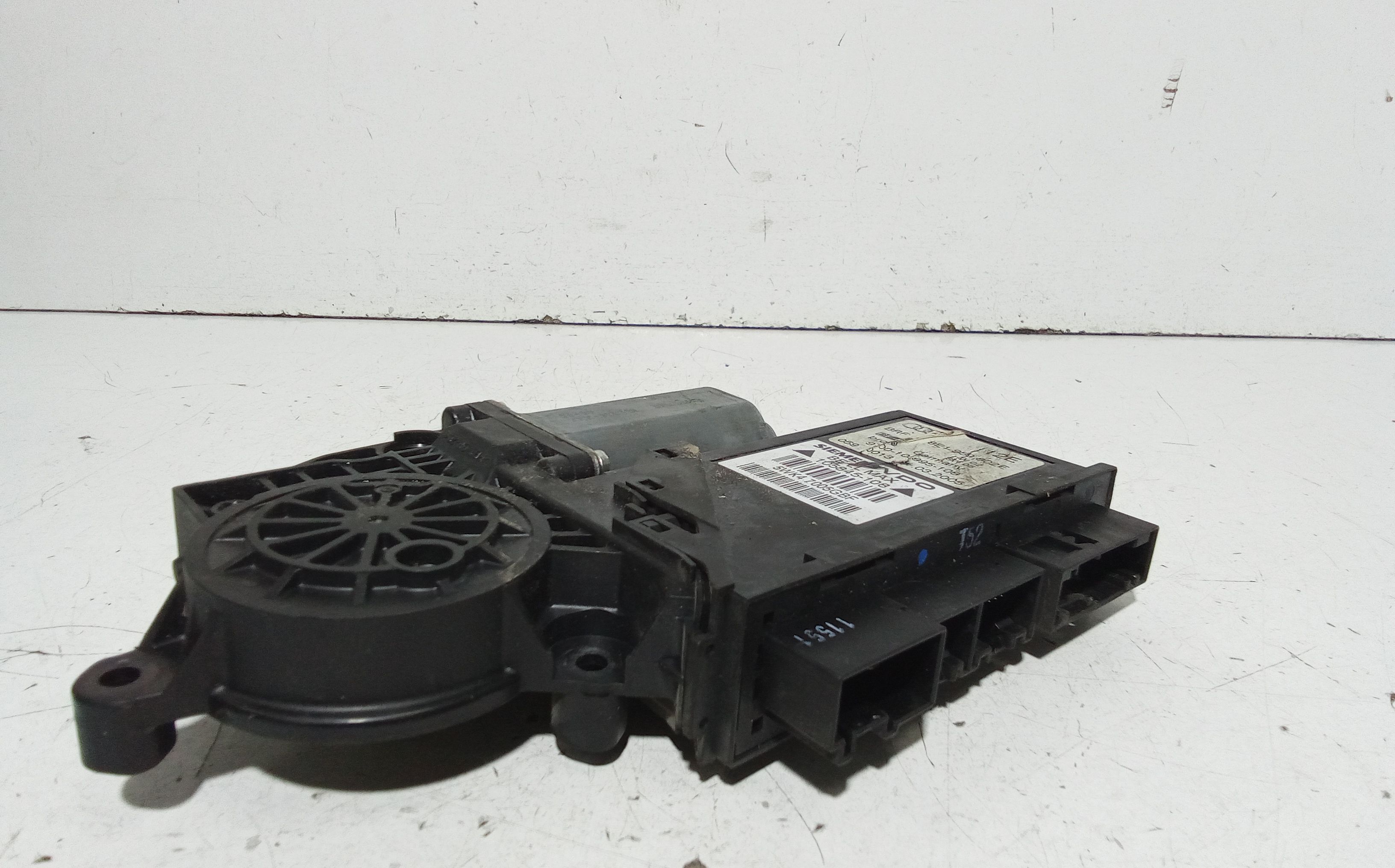 Motorino Alzavetro anteriore destra AUDI A4 Berlina (8E) (04>07)