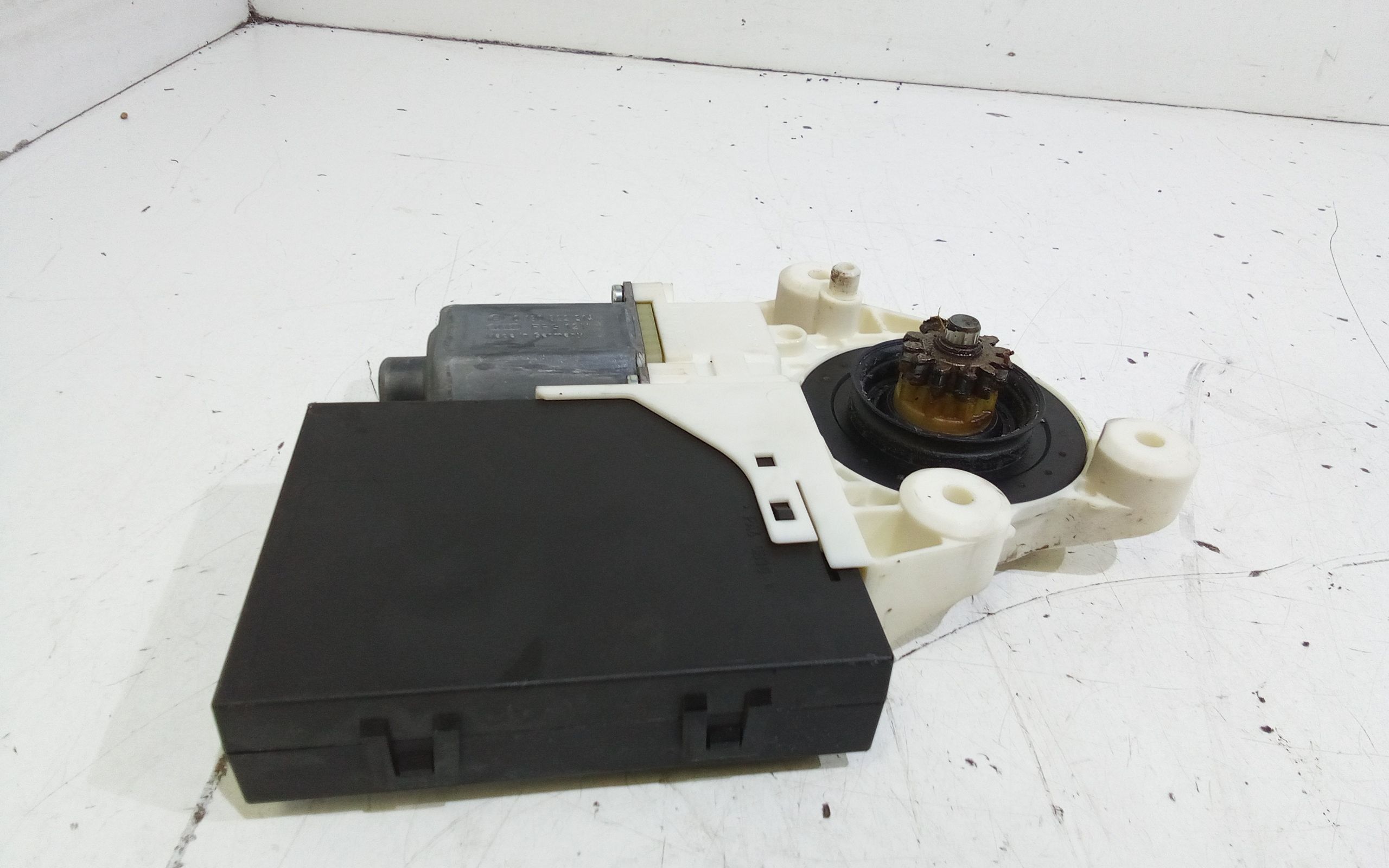 Motorino Alzavetro anteriore destra FORD Focus S. Wagon 3 Serie