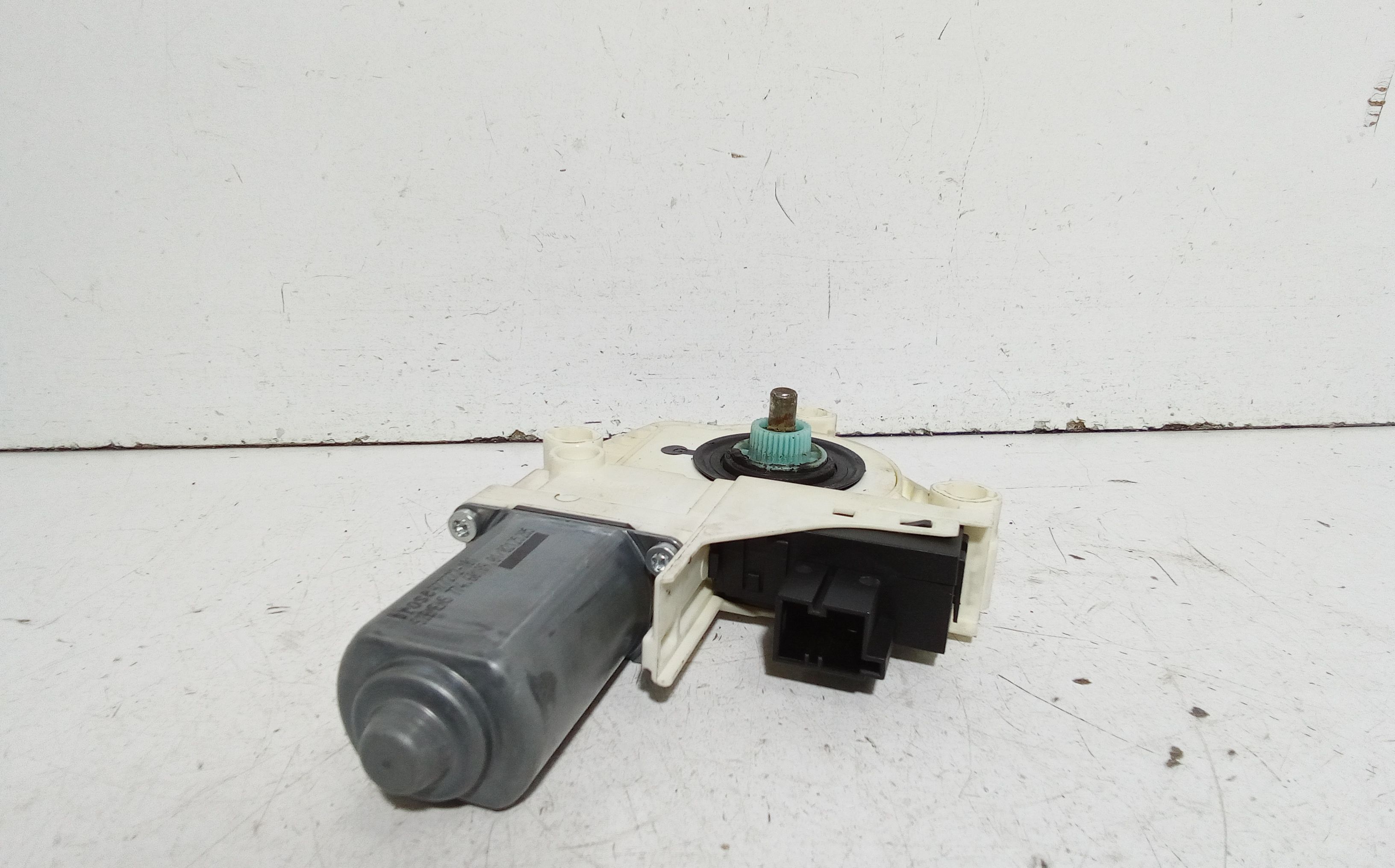 Motorino Alzavetro anteriore destra AUDI A6 Avant Serie C6 (4F5) (04>12)