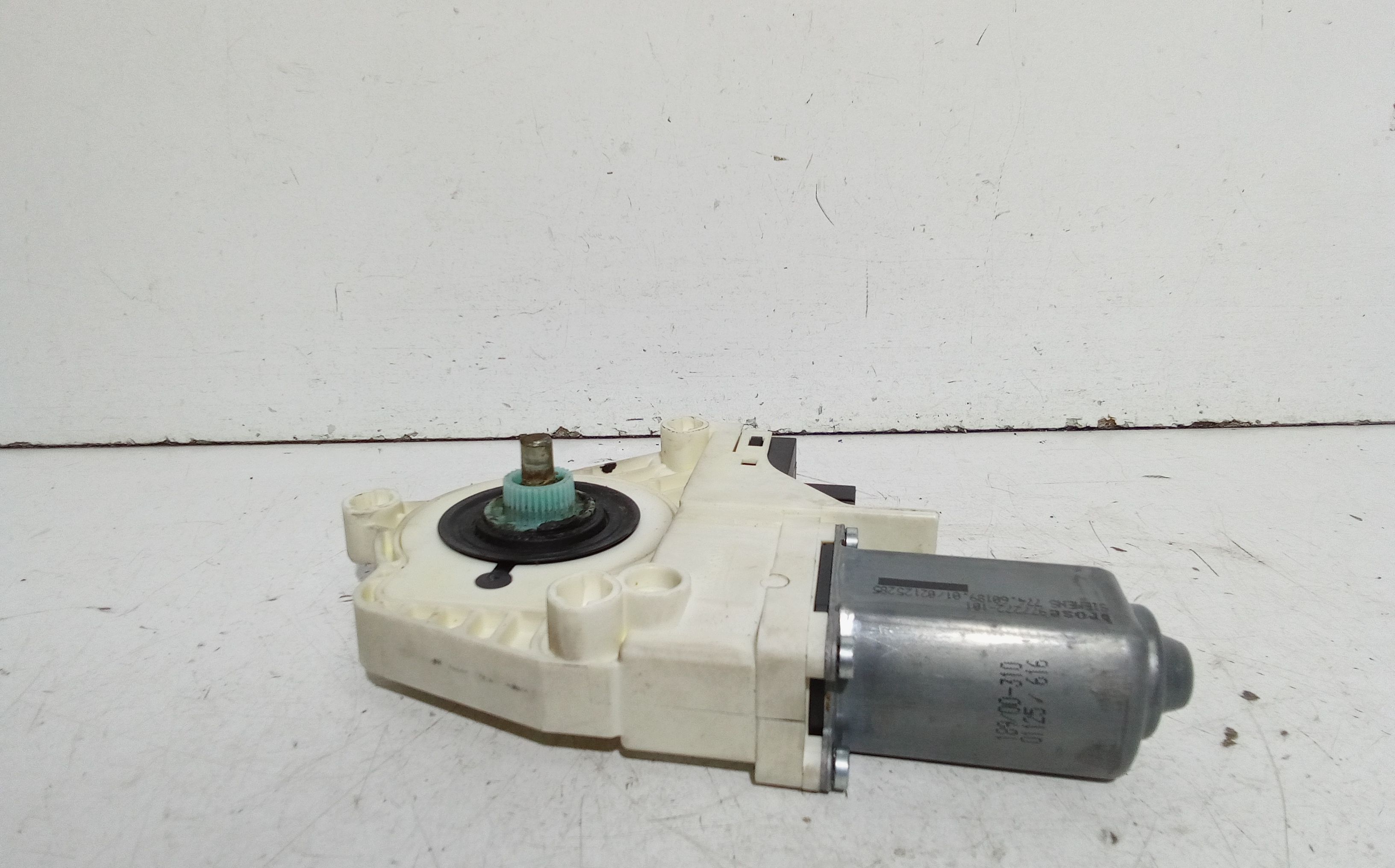 Motorino Alzavetro anteriore destra AUDI A6 Avant Serie C6 (4F5) (04>12)