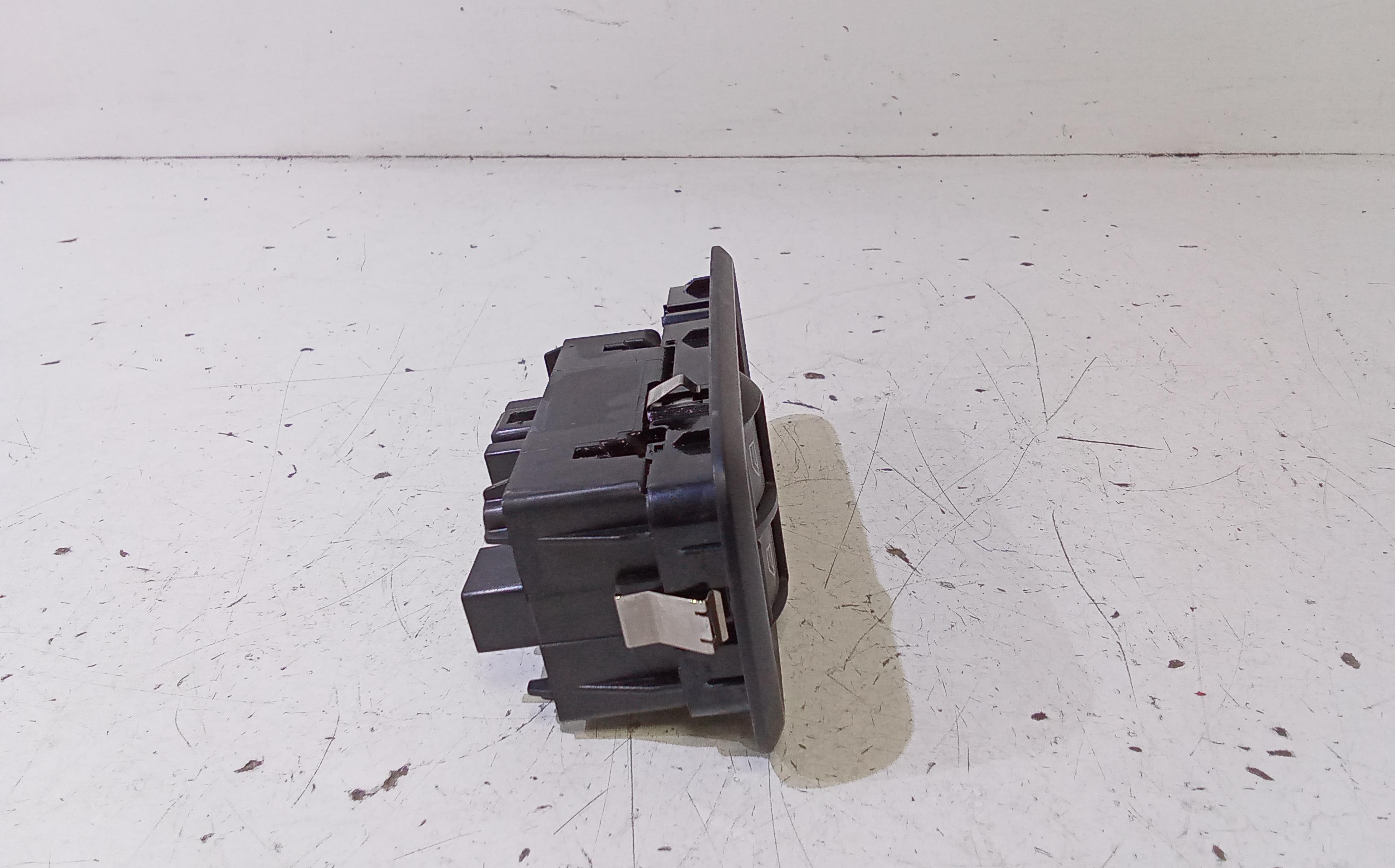 Pulsantiera anteriore sinistra Guida FORD Fiesta 6 Serie