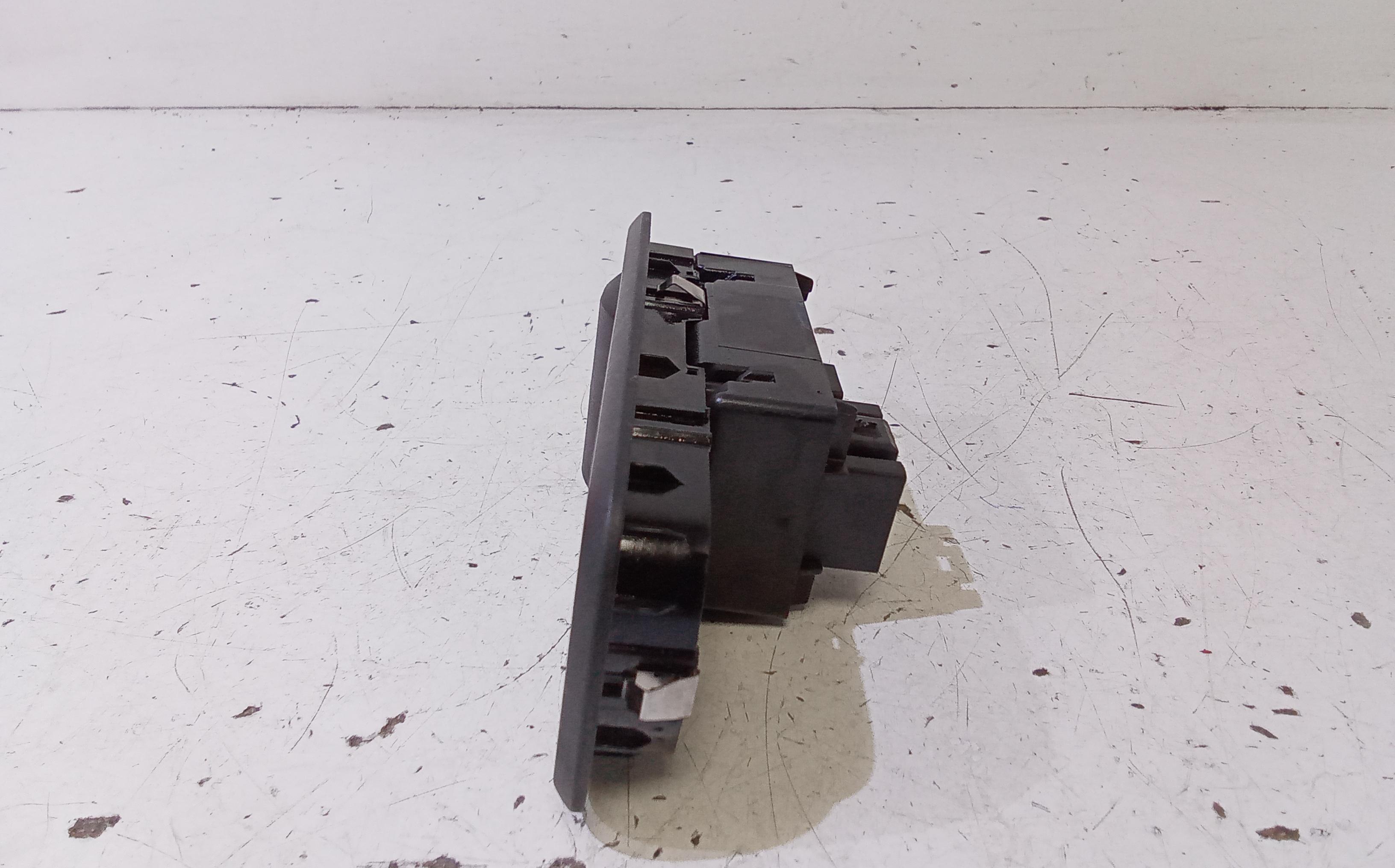 Pulsantiera anteriore sinistra Guida FORD Fiesta 6 Serie