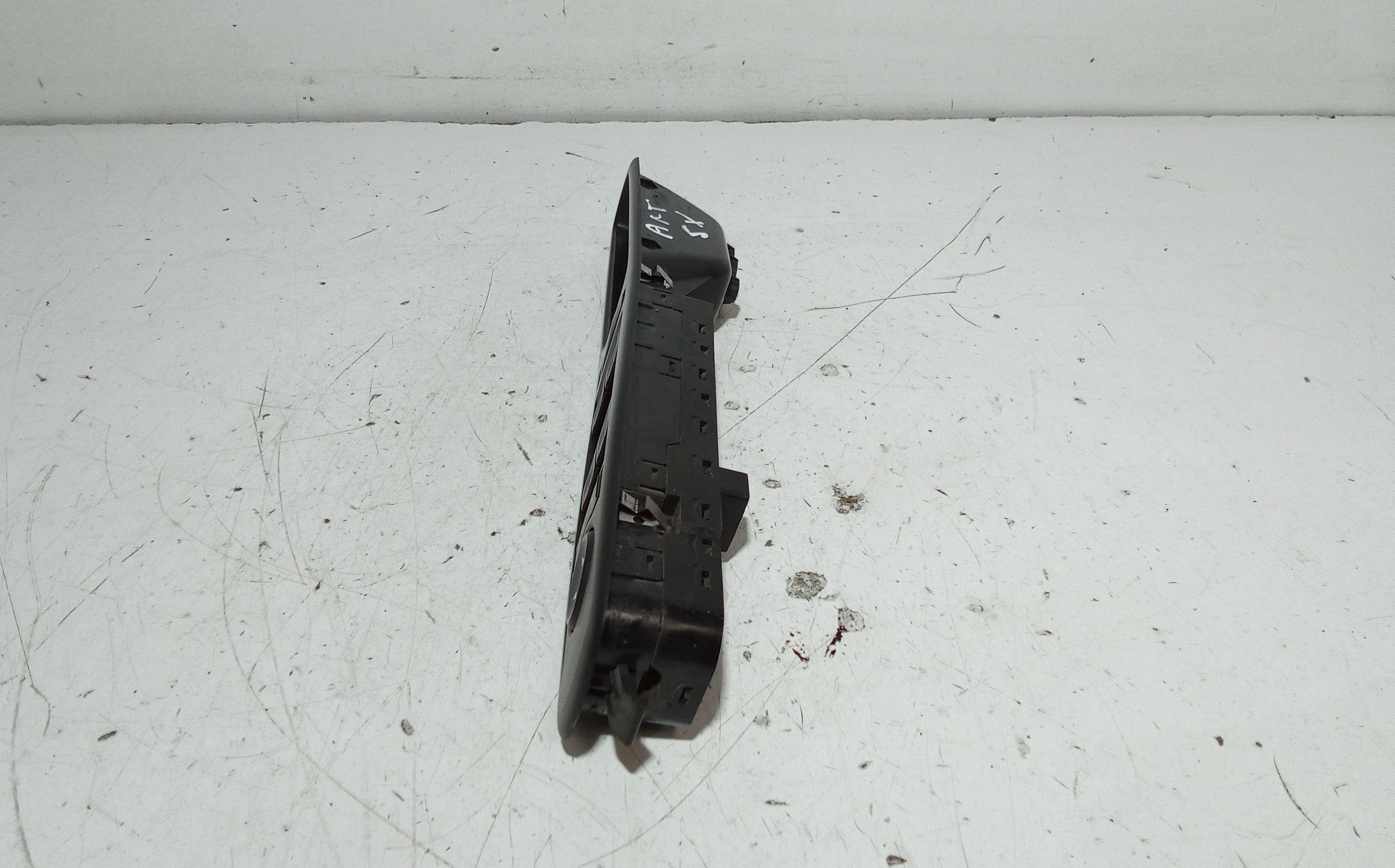 Pulsantiera anteriore sinistra Guida RENAULT Megane III (08>16)