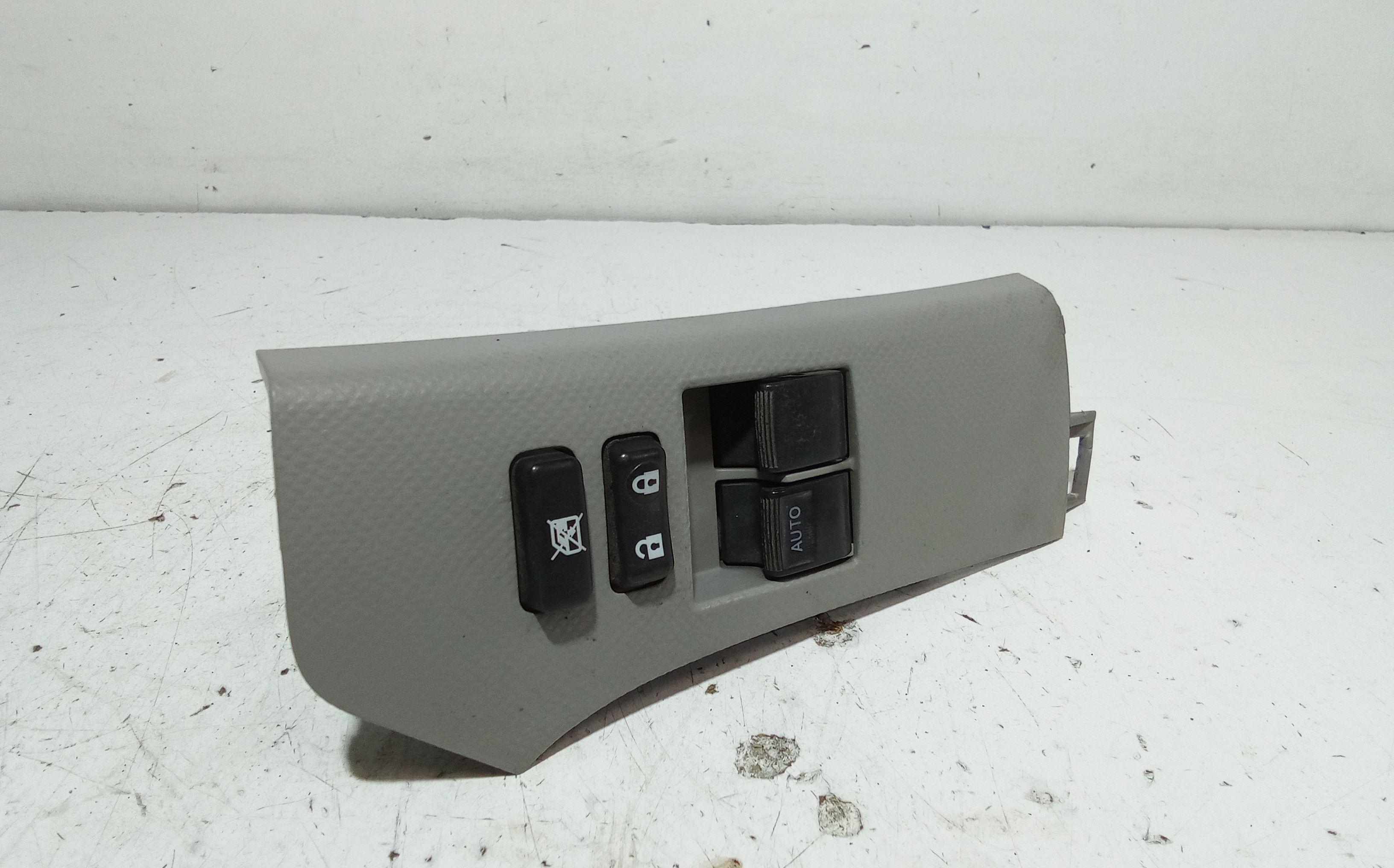 Pulsantiera anteriore sinistra Guida TOYOTA Yaris Serie (05>08)