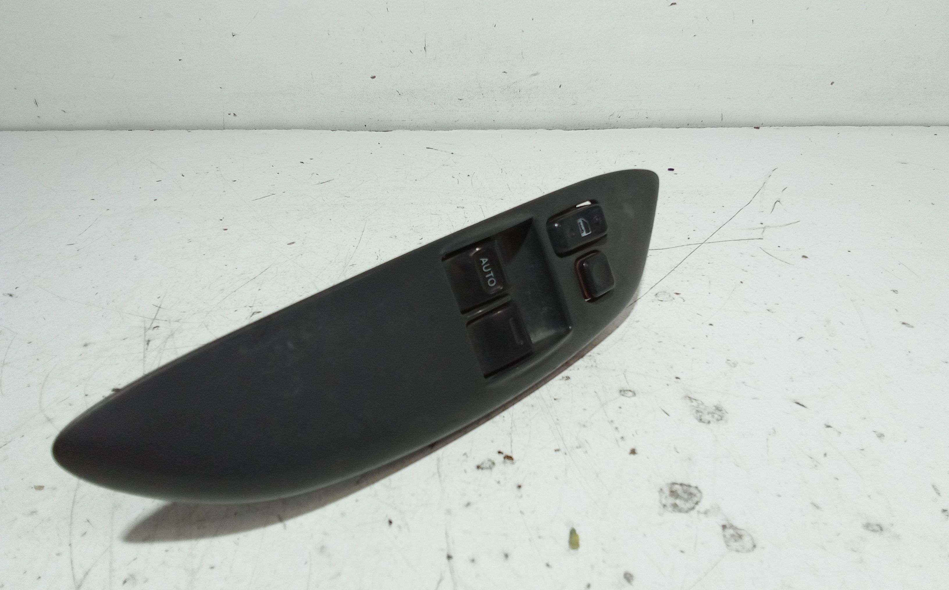 Pulsantiera anteriore sinistra Guida TOYOTA Yaris Serie (03>05)