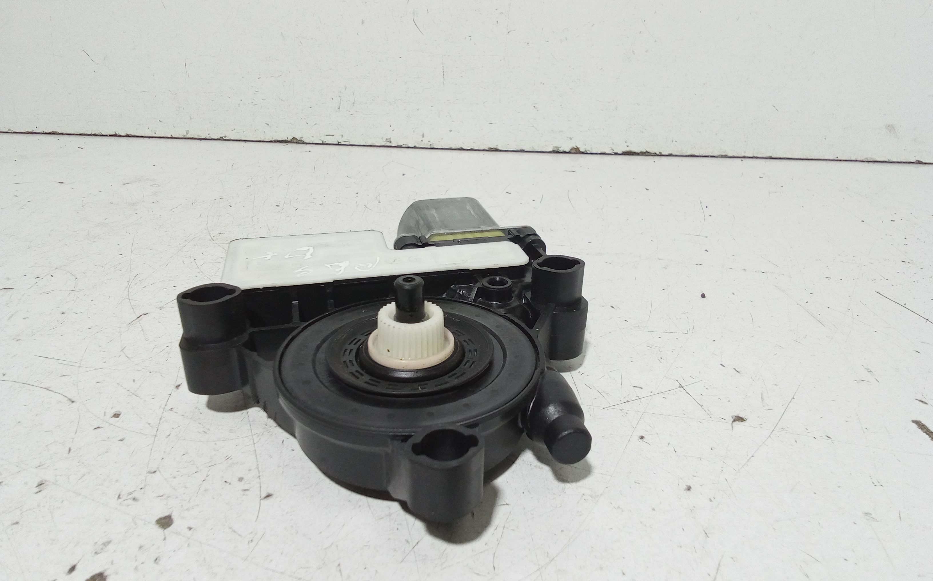 Motorino Alzavetro posteriore destra AUDI Q2 Serie (GAB) (16>)