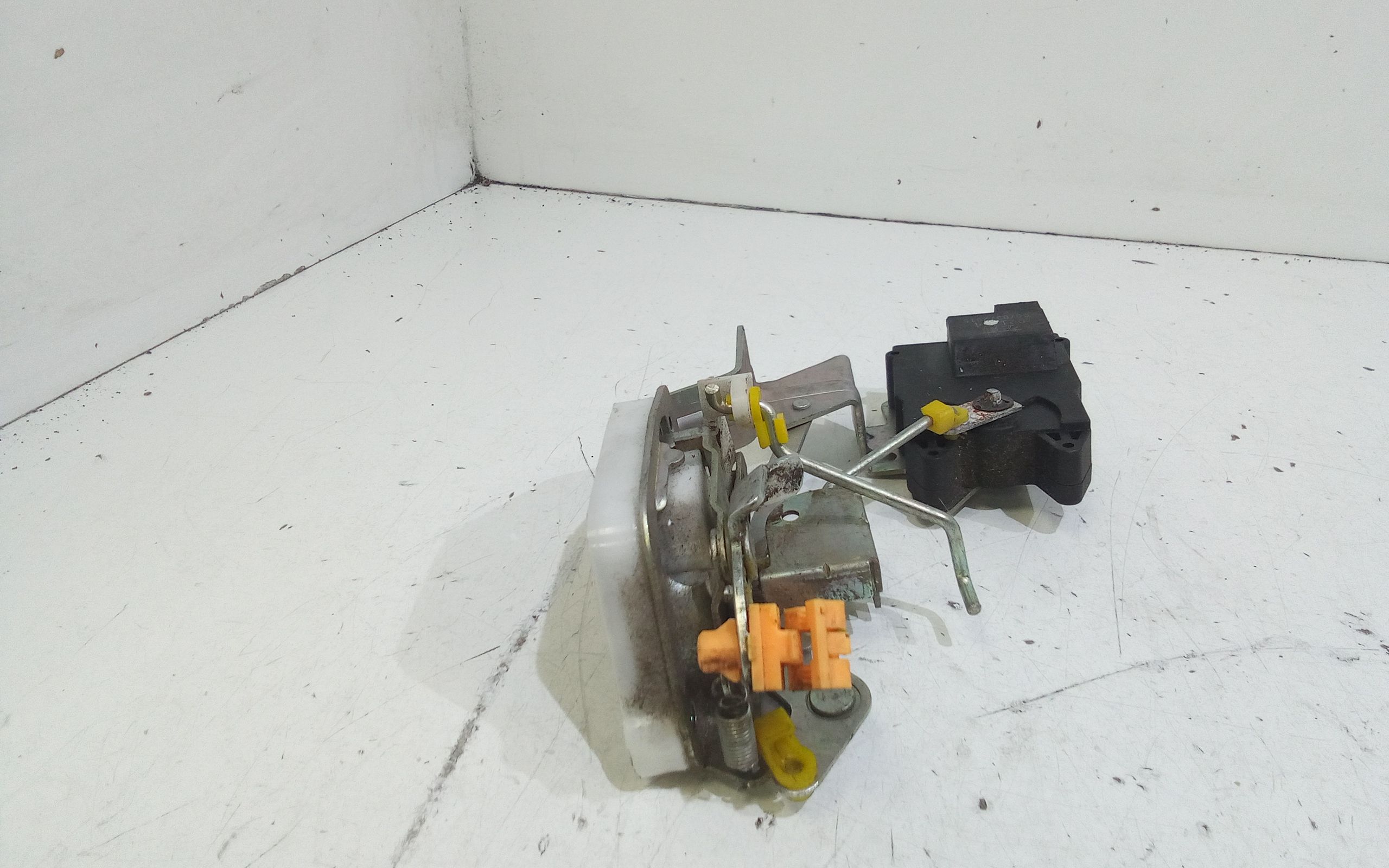 Serratura Anteriore Sinistra ZD D1 Serie (16>)