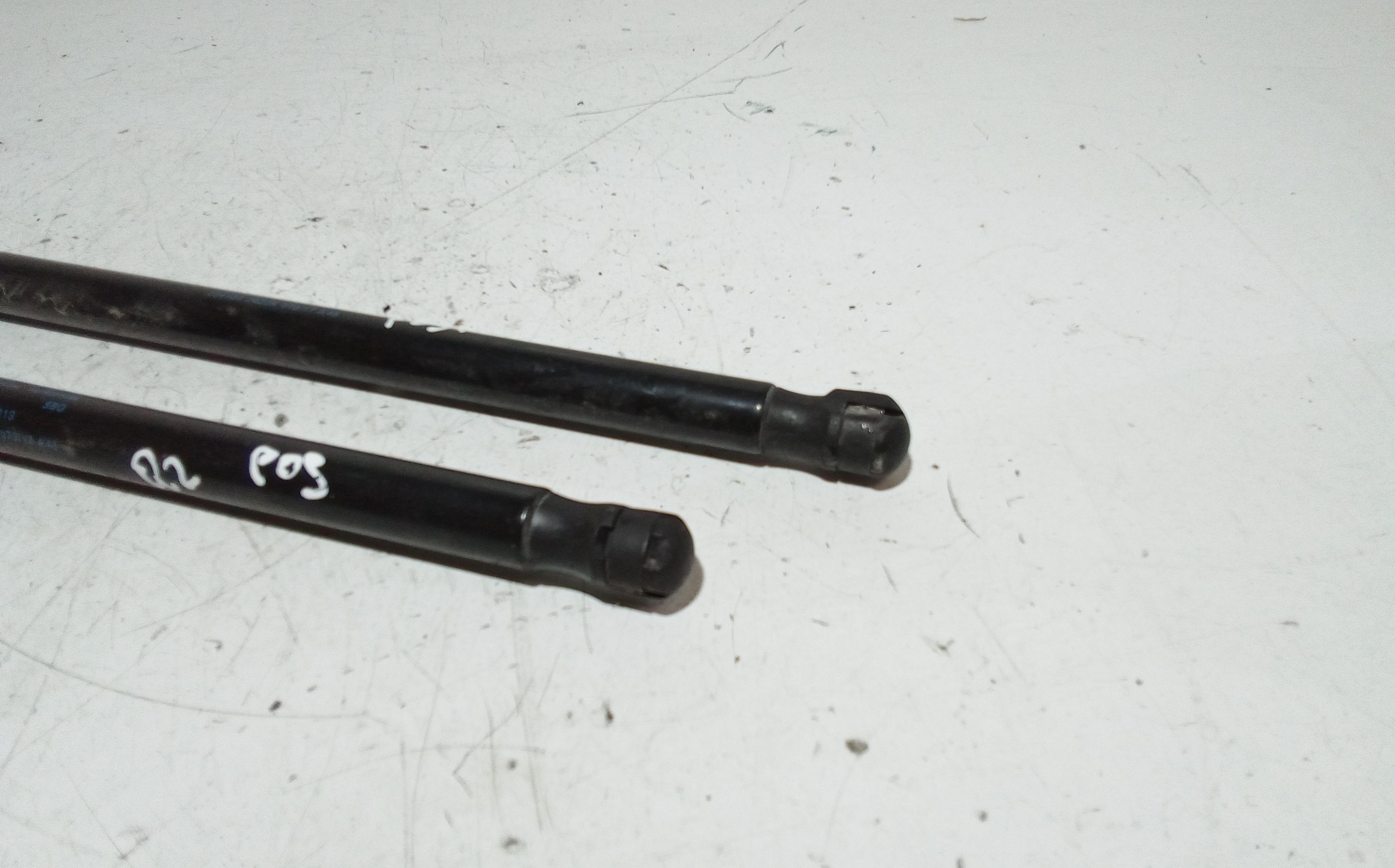 Pistoncini cofano Post. AUDI Q2 Serie (GAB) (16>)