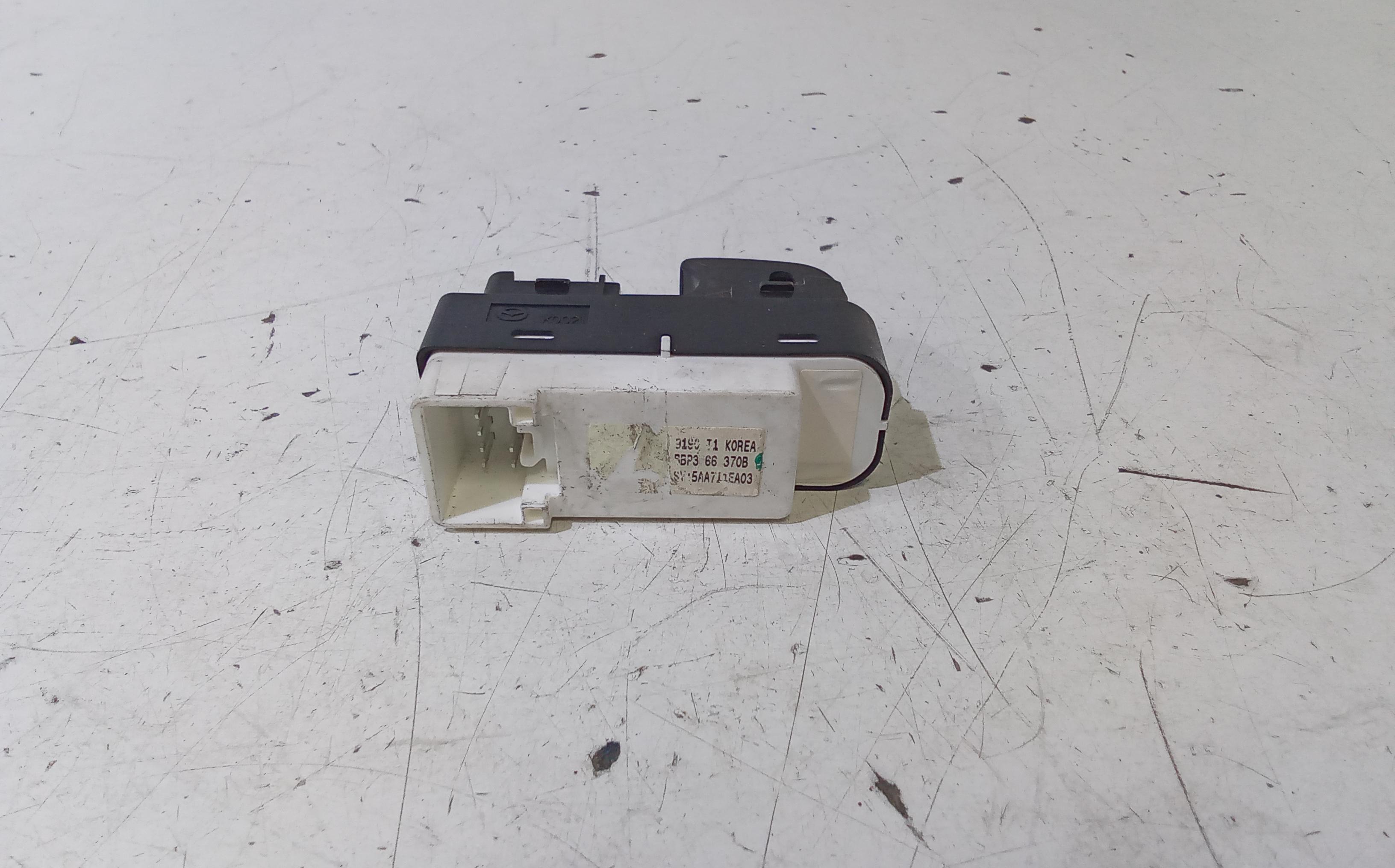 Pulsantiera Anteriore Destra Passeggero MAZDA 3 Berlina Serie (09>13)