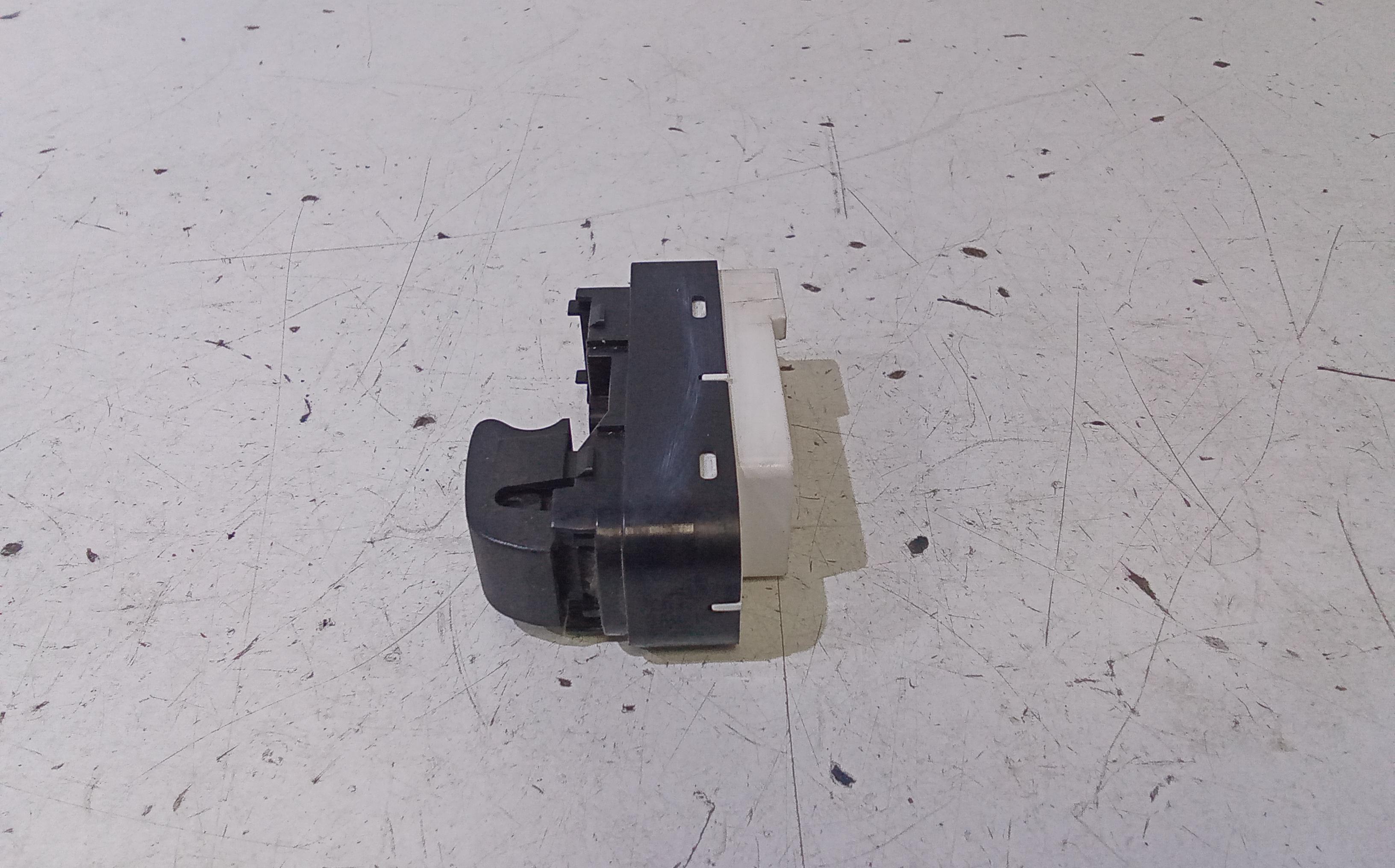 Pulsantiera Anteriore Destra Passeggero MAZDA 3 Berlina Serie (09>13)