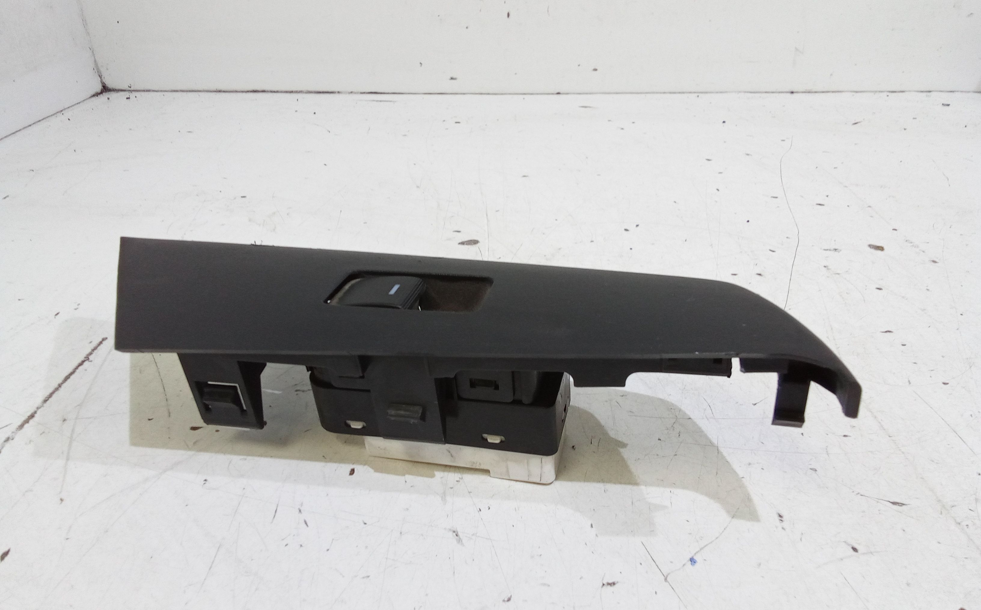 Pulsantiera Anteriore Destra Passeggero MAZDA 3 Berlina Serie (09>13)