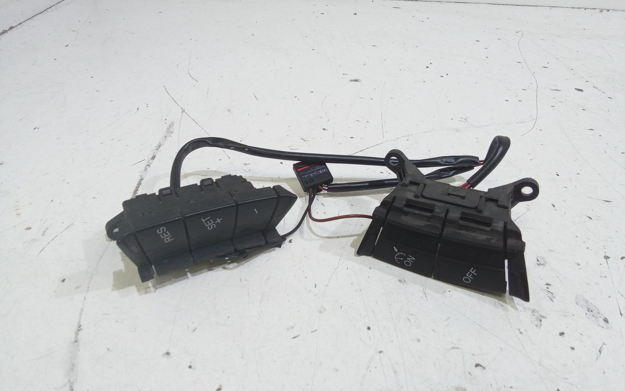 Comandi al volante multifunzione FORD C - Max Serie (03>07)