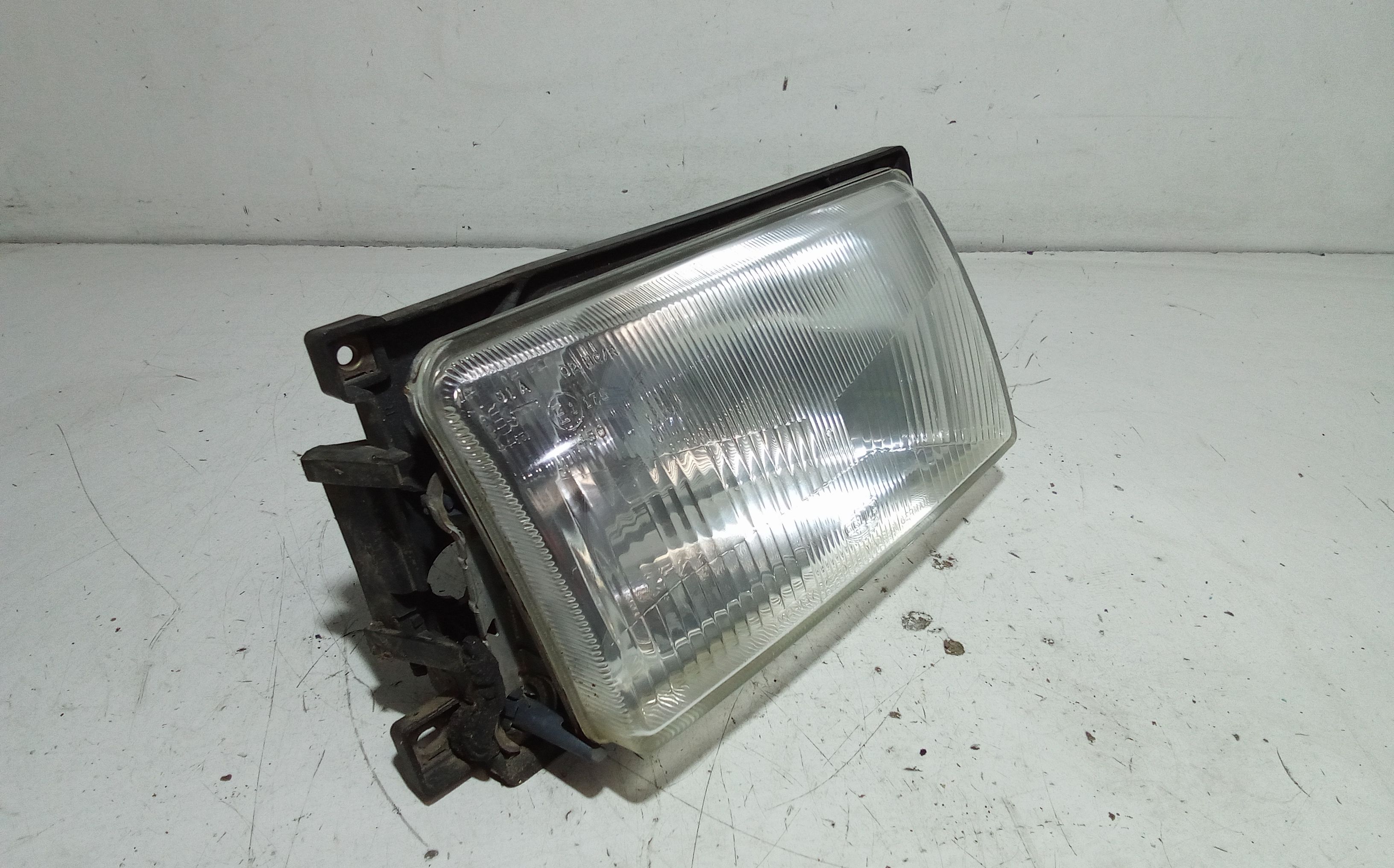 Faro anteriore Destro Passeggero VOLKSWAGEN Polo 2 Serie