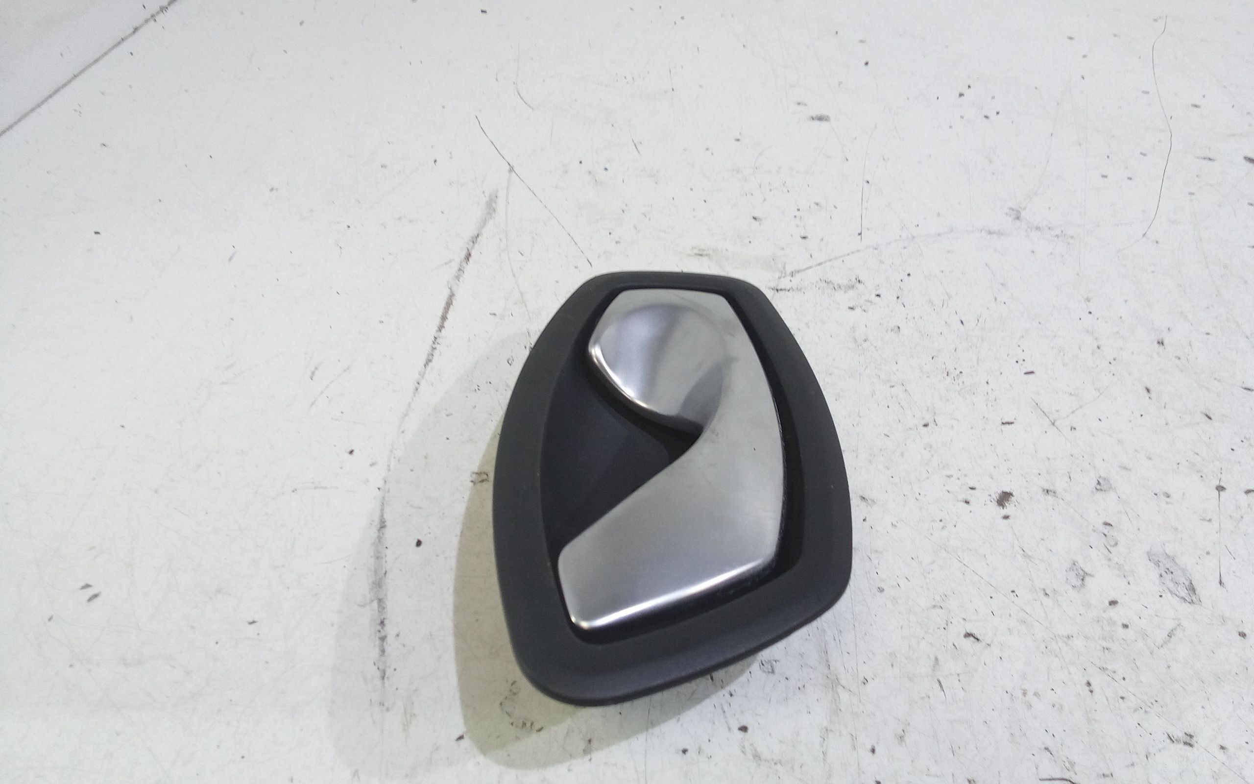 Maniglia esterna Anteriore Destra RENAULT Megane III (08>16)