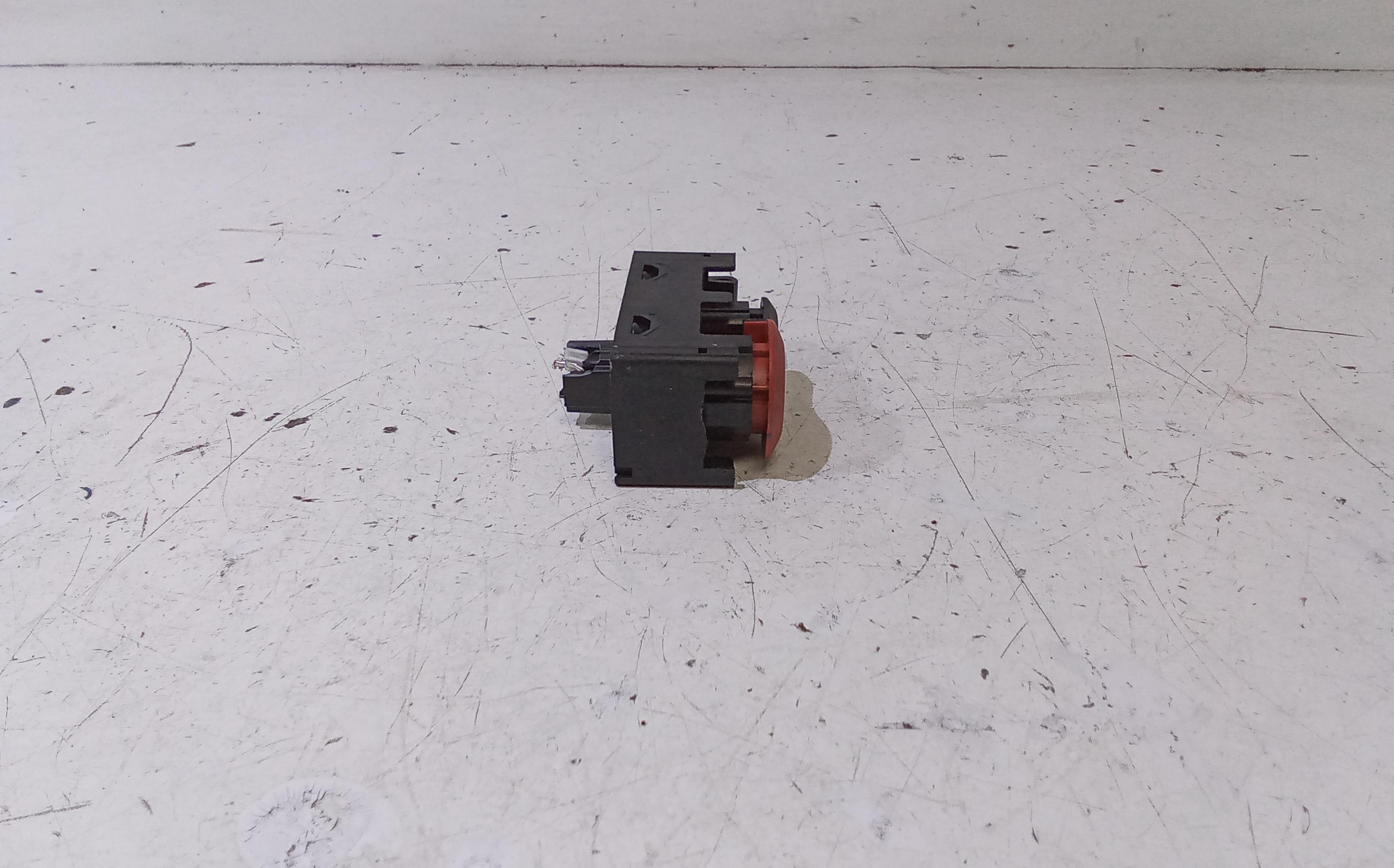 Pulsante luci di emergenza RENAULT Twingo III serie (14>)