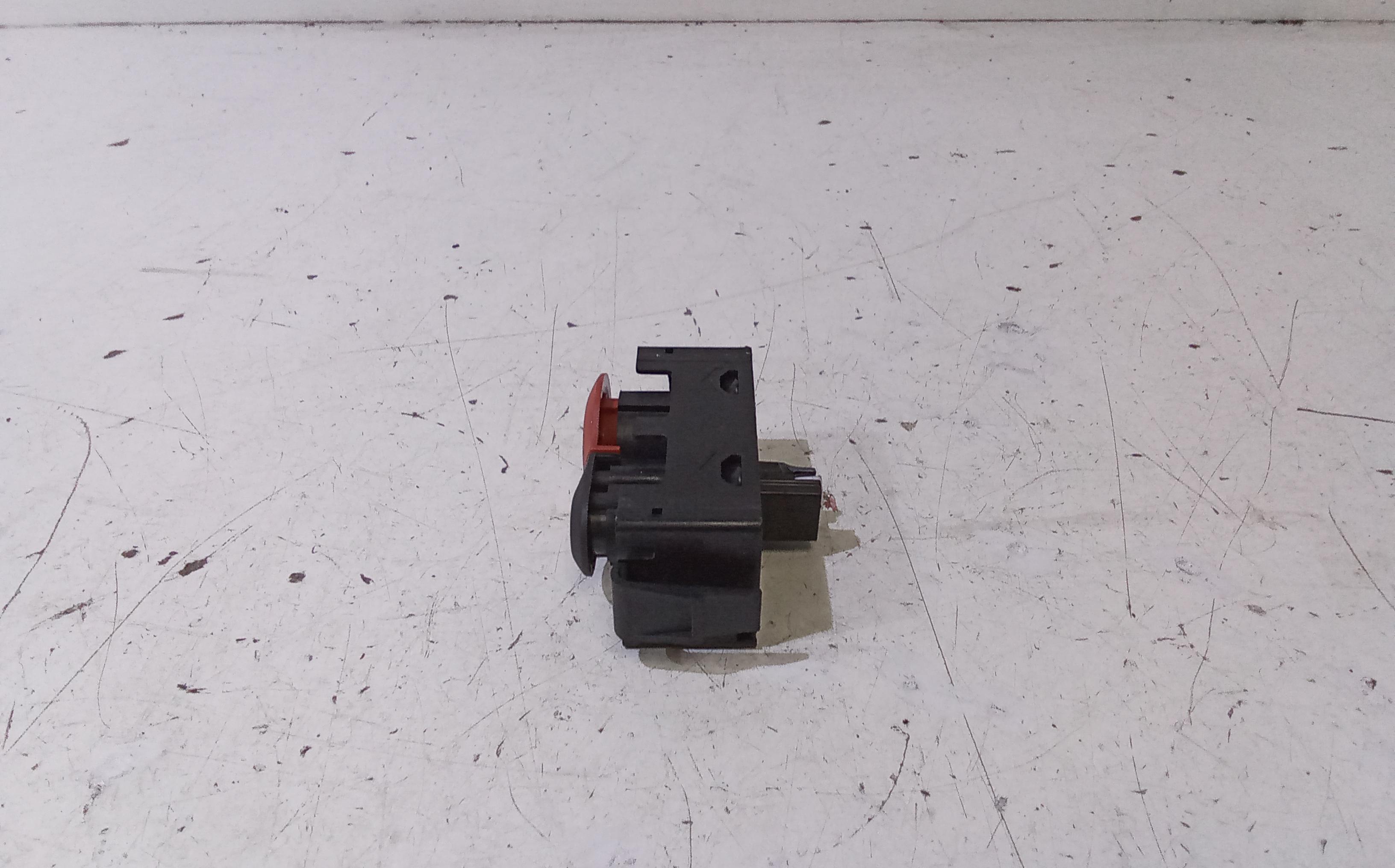 Pulsante luci di emergenza RENAULT Twingo III serie (14>)