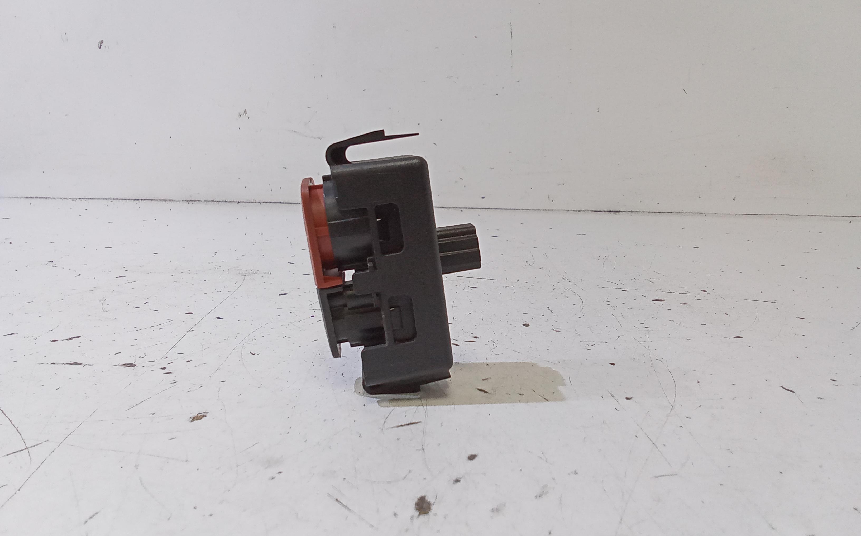 Pulsante luci di emergenza RENAULT Megane III (08>16)