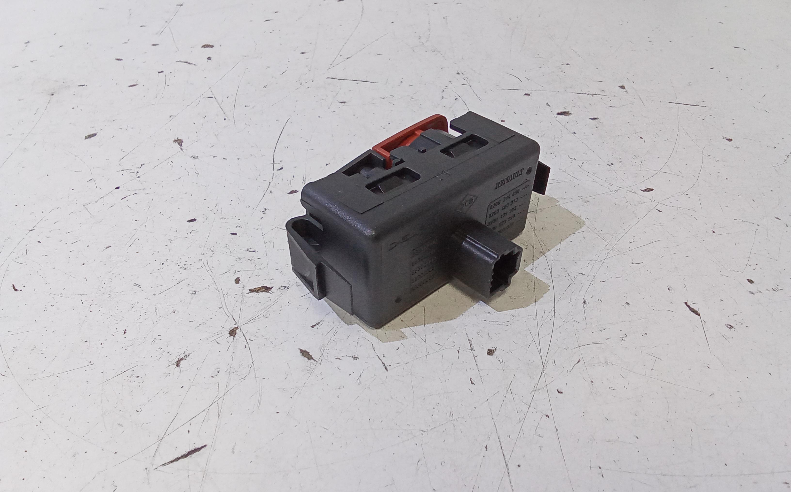 Pulsante luci di emergenza RENAULT Megane III (08>16)