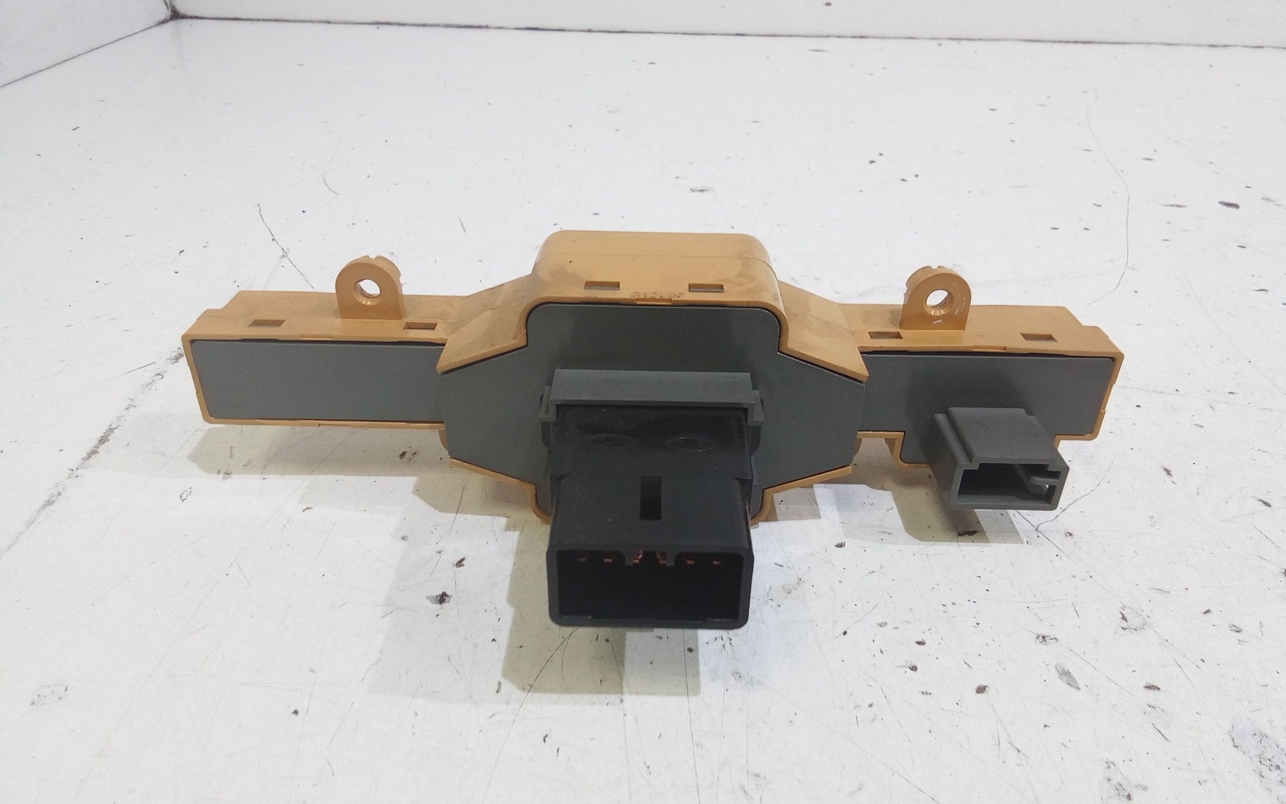 Pulsante luci di emergenza KIA Carens 2 Serie