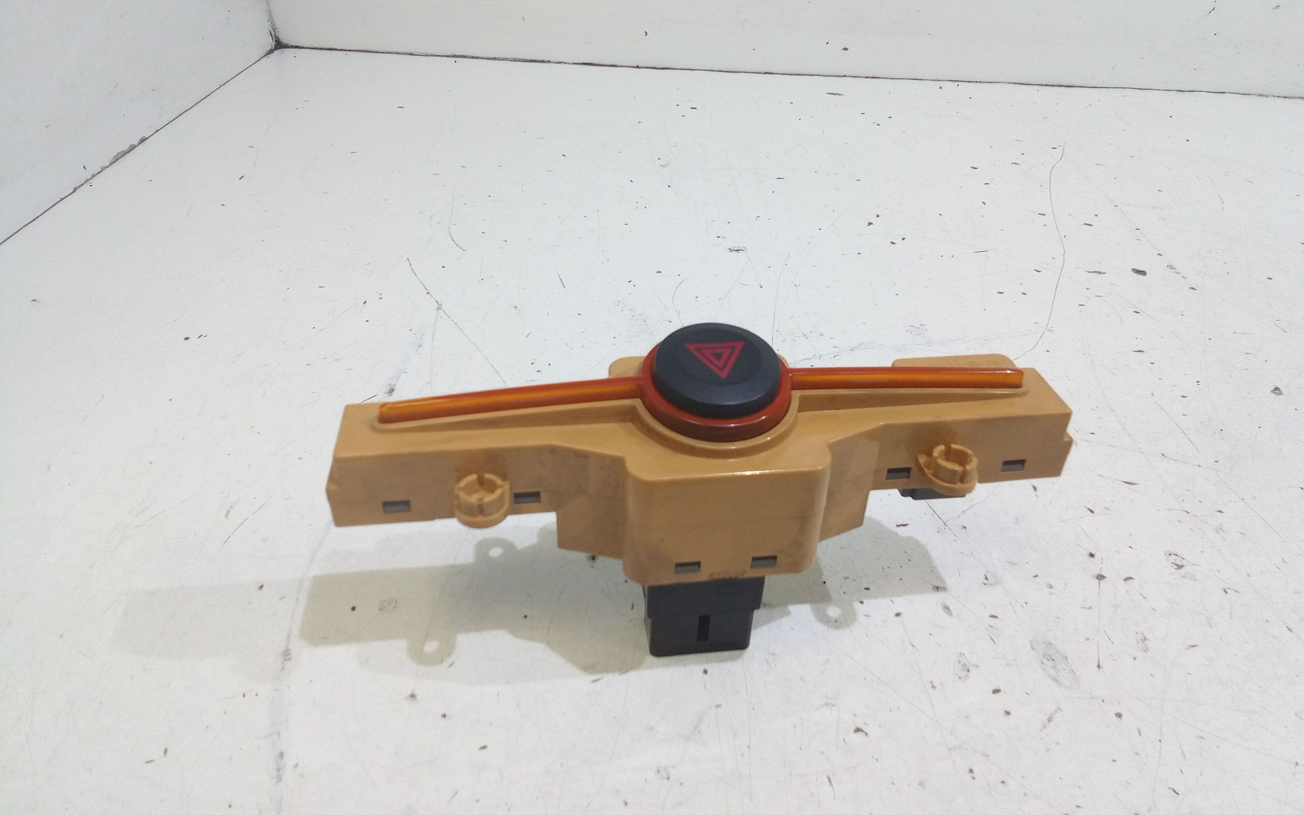 Pulsante luci di emergenza KIA Carens 2 Serie