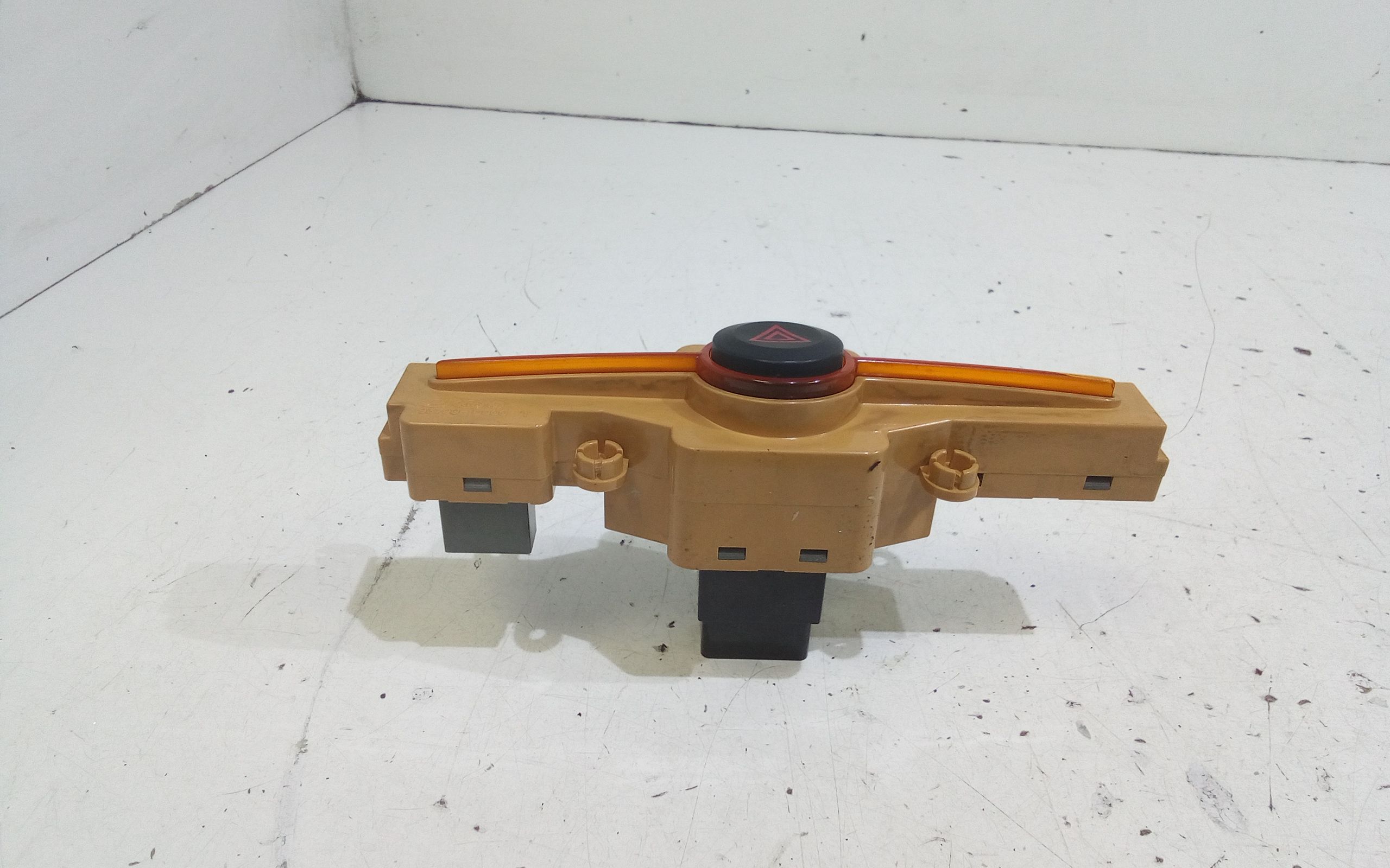 Pulsante luci di emergenza KIA Carens 2 Serie