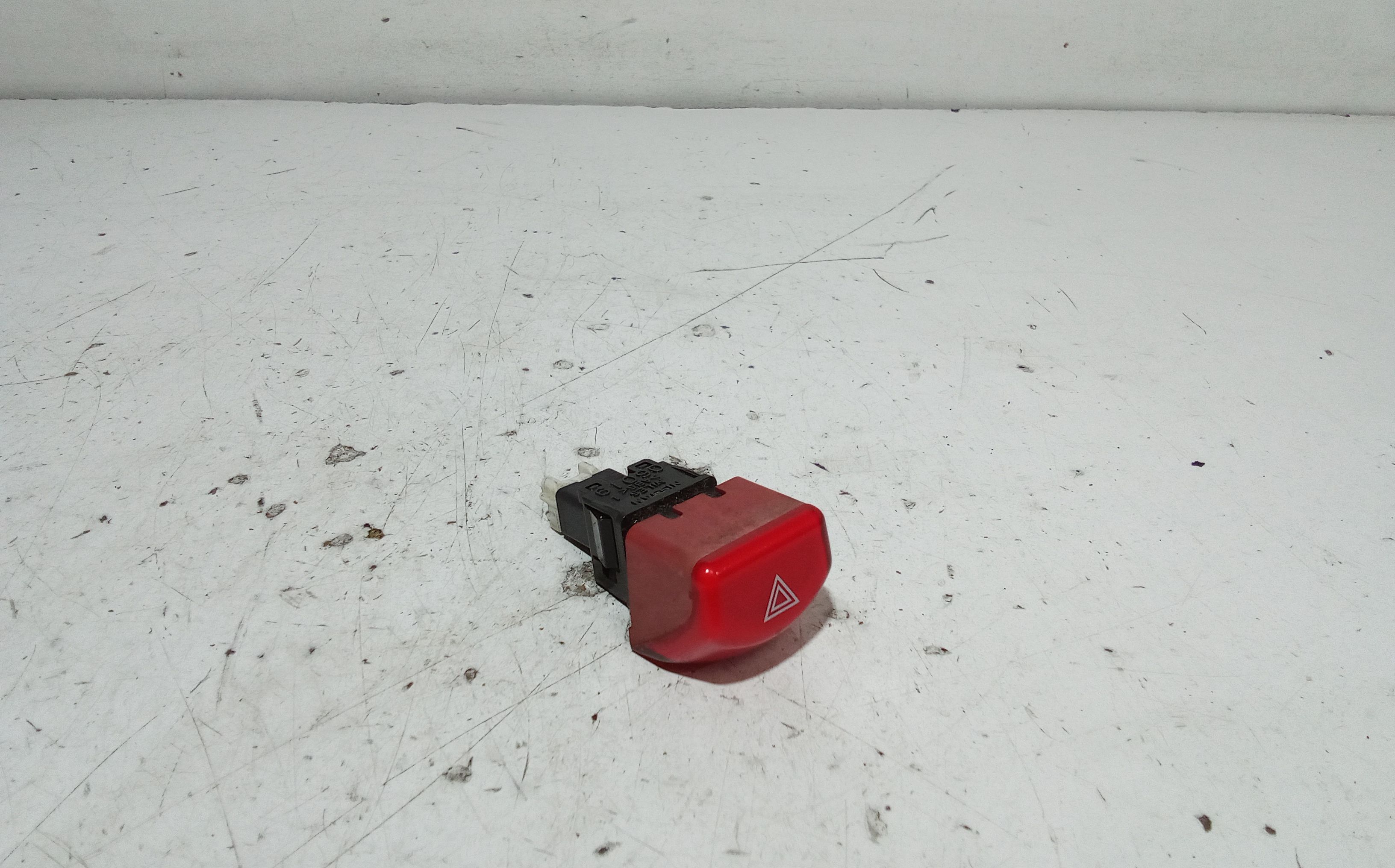 Pulsante luci di emergenza NISSAN Micra 4 Serie