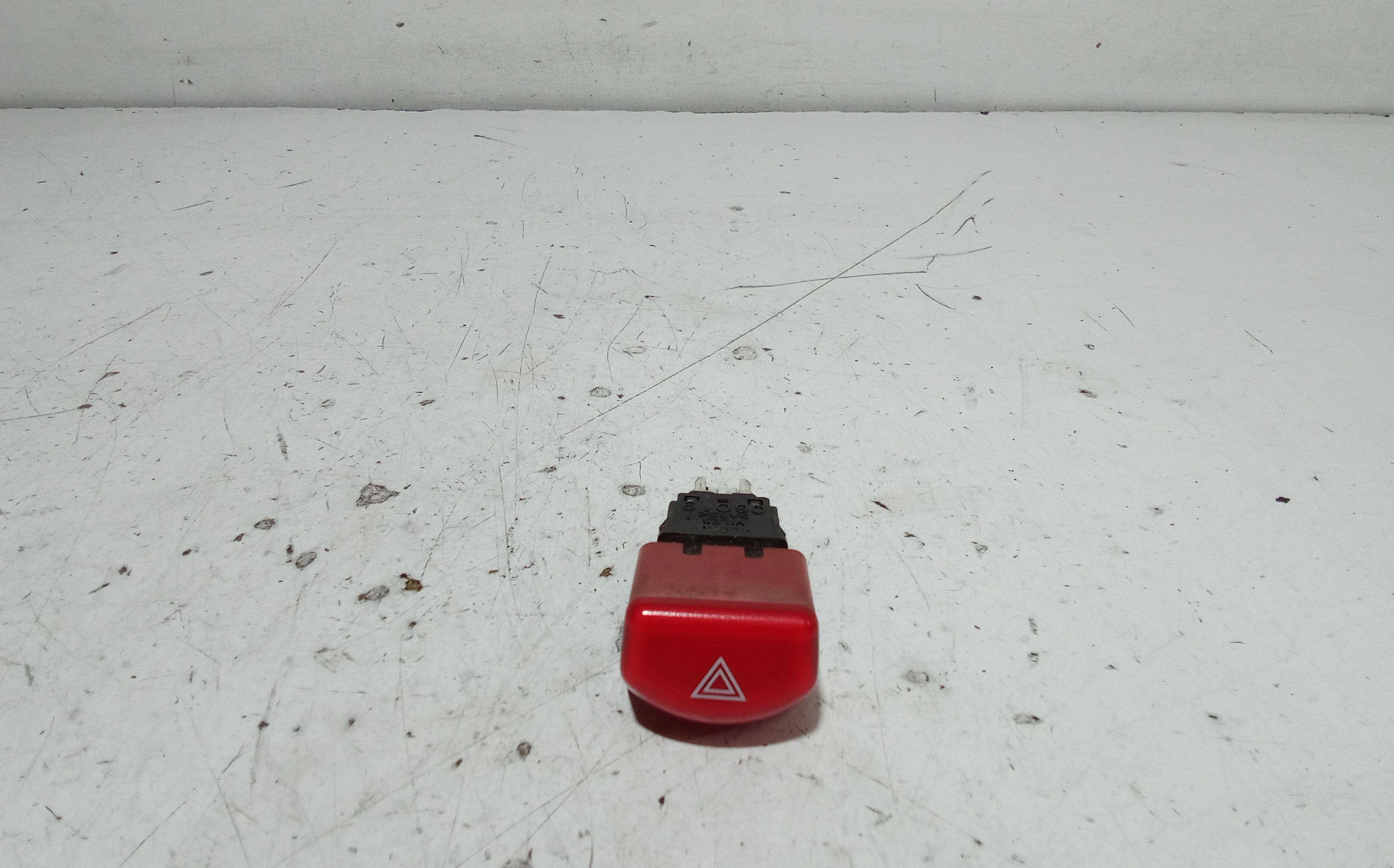 Pulsante luci di emergenza NISSAN Micra 4 Serie