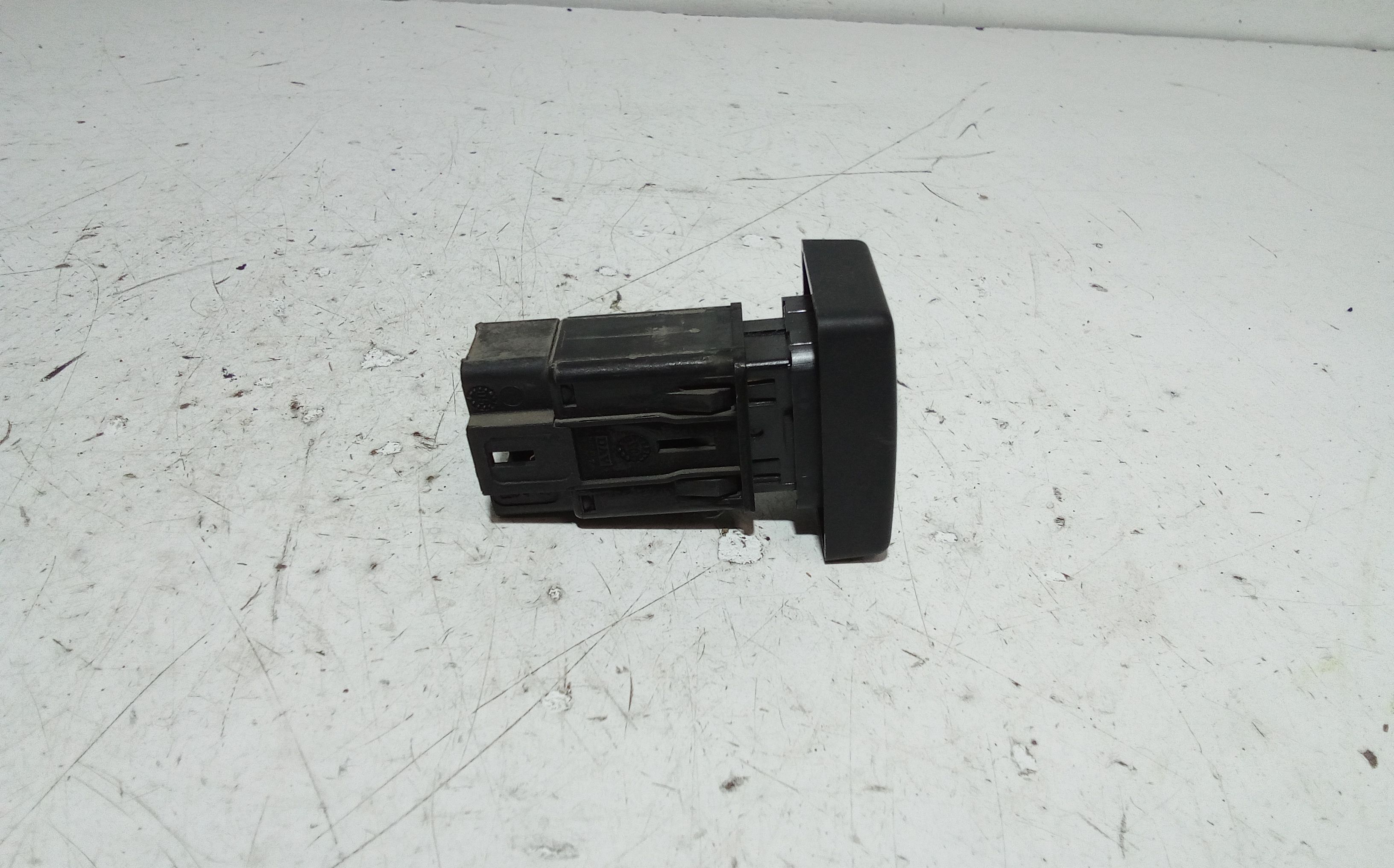 Pulsante luci di emergenza DACIA Logan 1 Serie