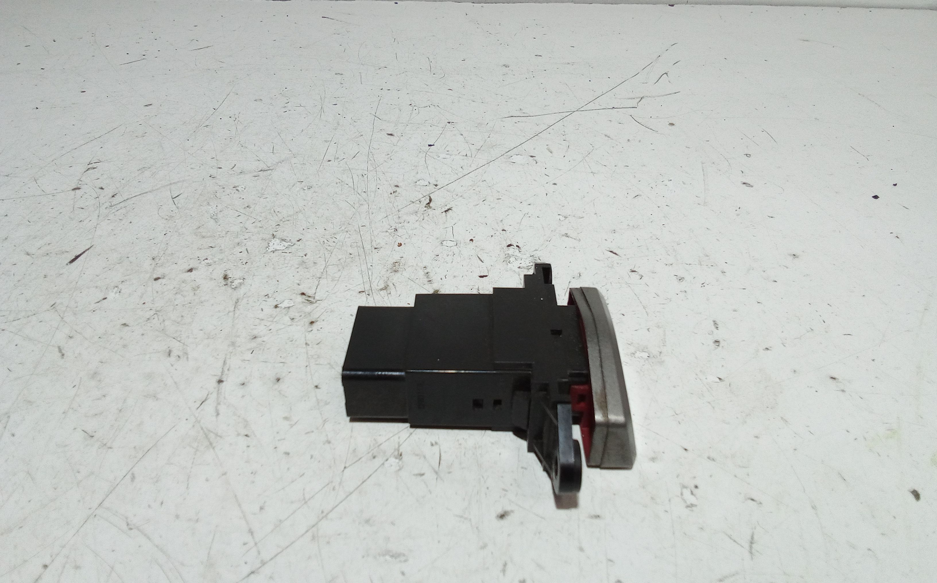 Pulsante luci di emergenza KIA Carens 1 Serie