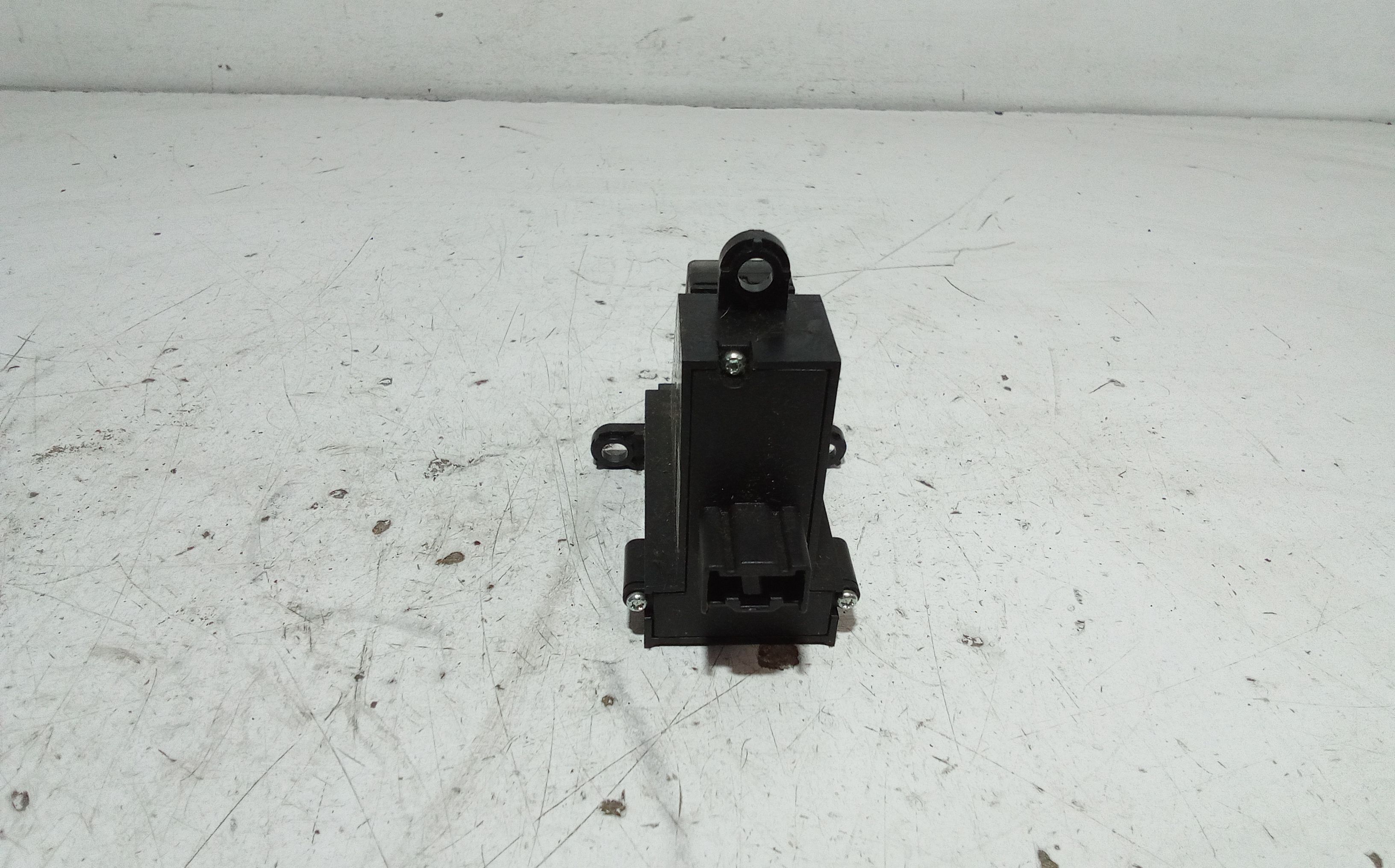 Pulsante luci di emergenza MAZDA 3 Berlina Serie (09>13)