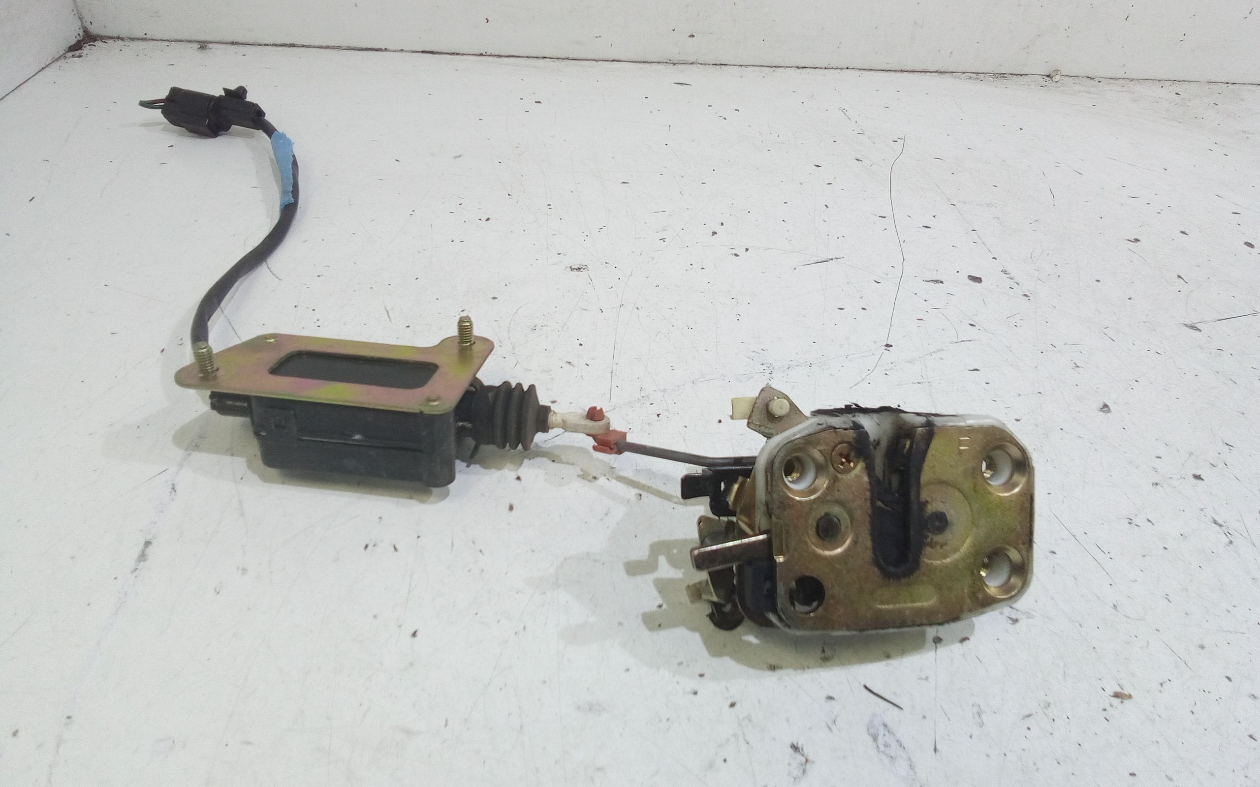 Serratura Anteriore Destra KIA Sportage Serie (98>04)