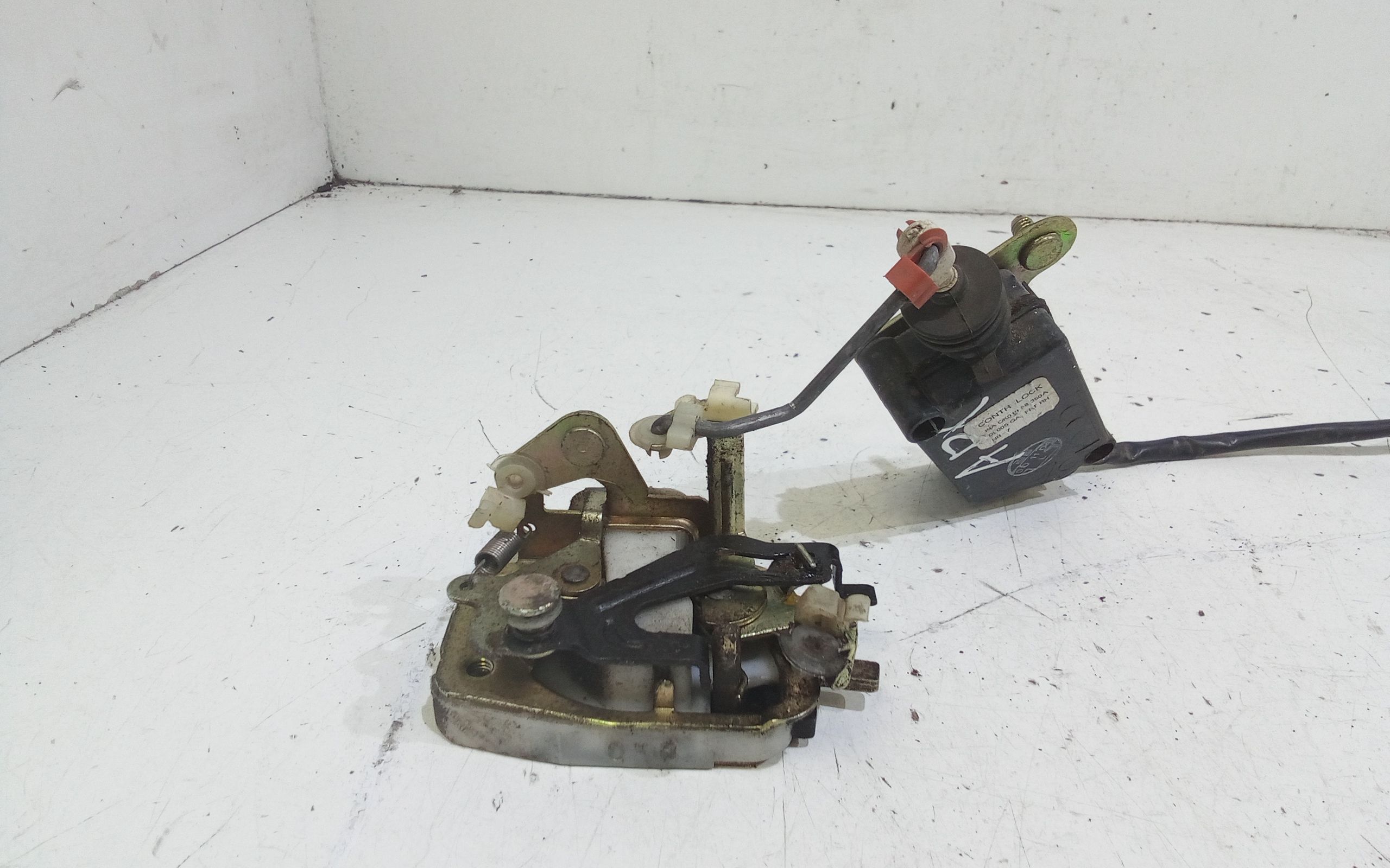 Serratura Anteriore Destra KIA Sportage Serie (98>04)