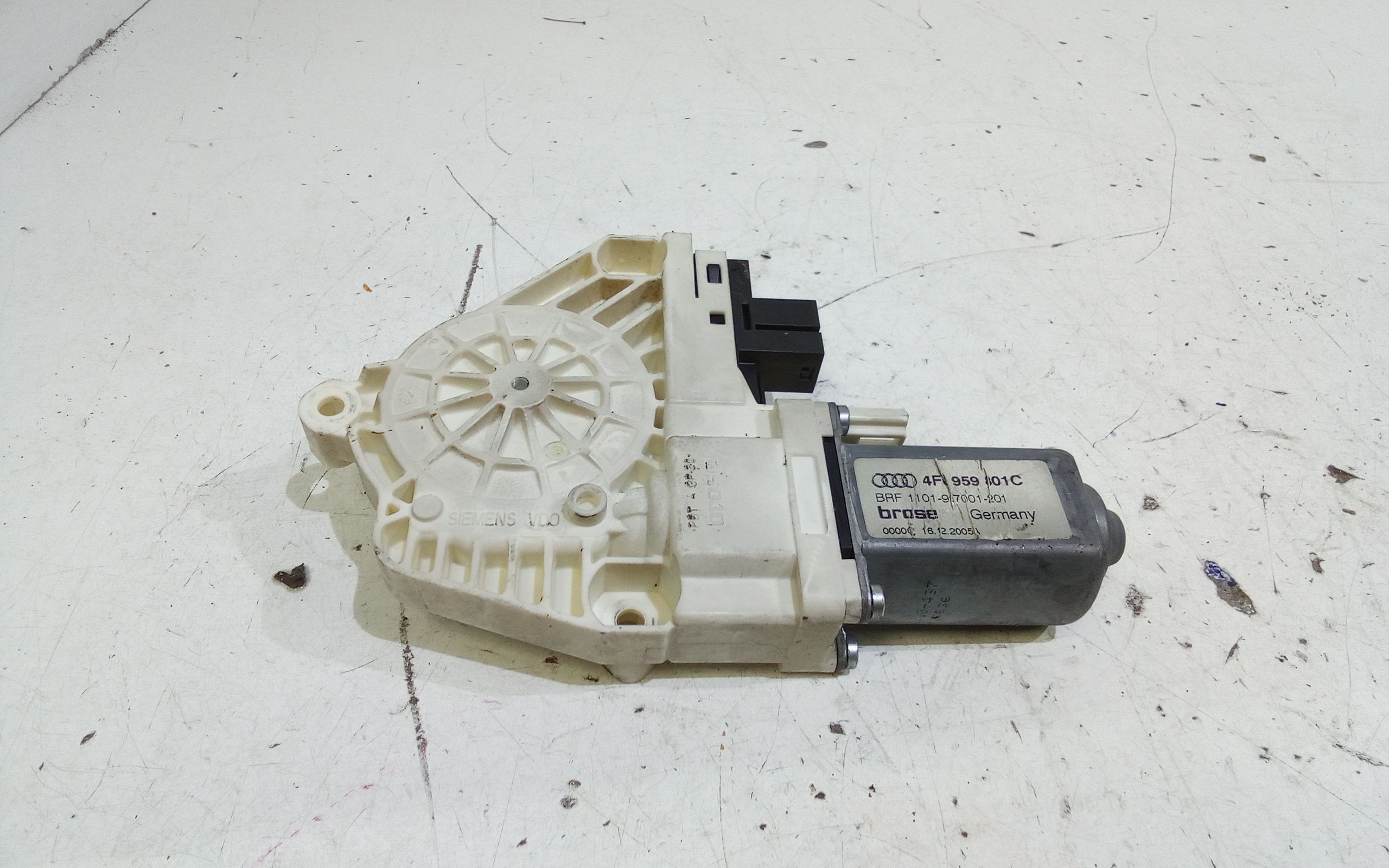 Motorino Alzavetro posteriore Sinistro AUDI A6 Avant Serie C6 (4F5) (04>12)