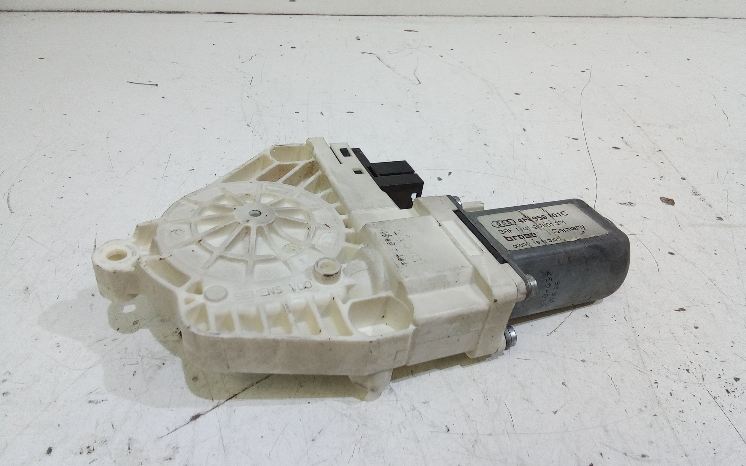 Motorino Alzavetro posteriore Sinistro AUDI A6 Avant Serie C6 (4F5) (04>12)