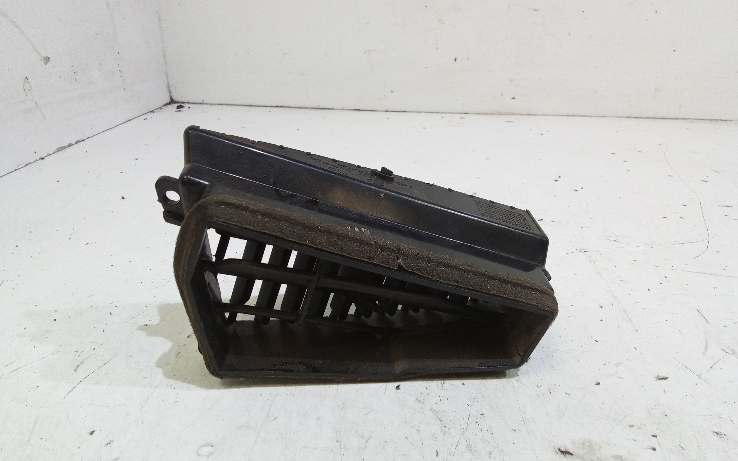 Bocchetta aria cruscotto lato passeggero KIA Carens 1 Serie