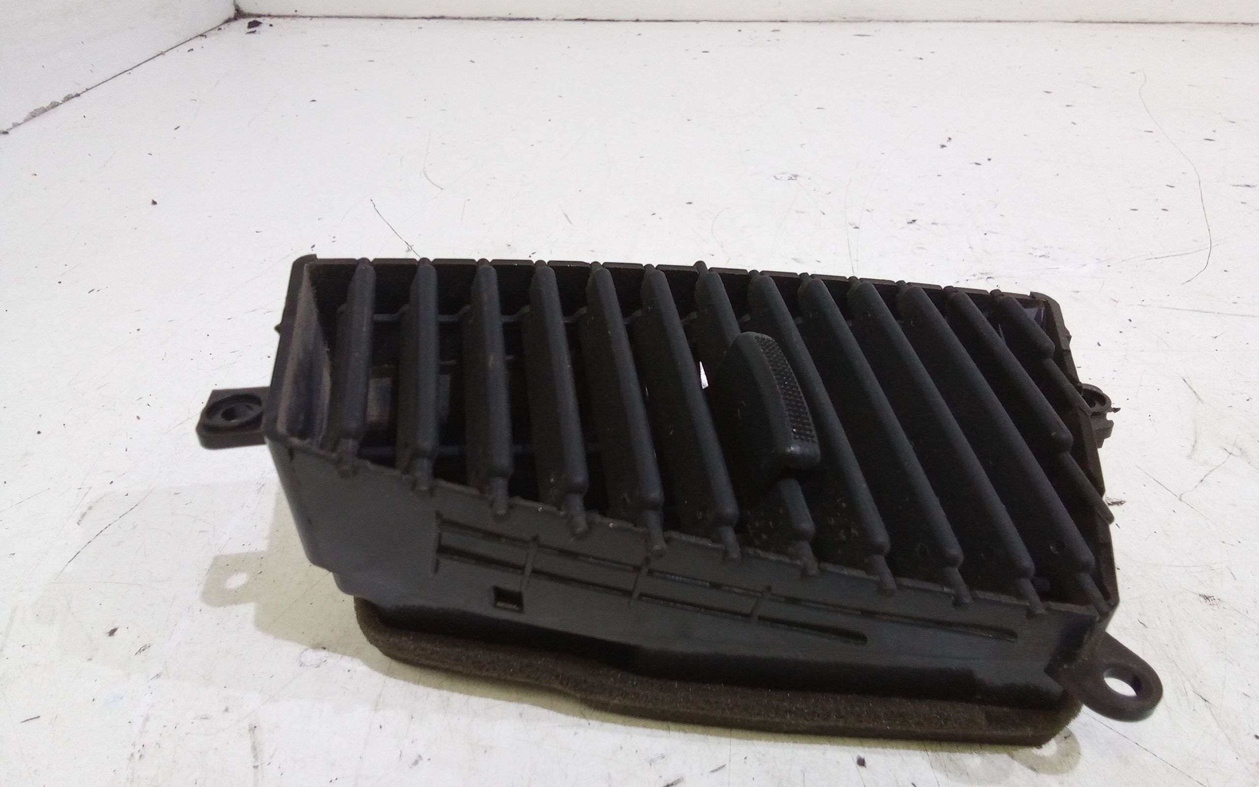 Bocchetta aria cruscotto lato passeggero KIA Carens 1 Serie