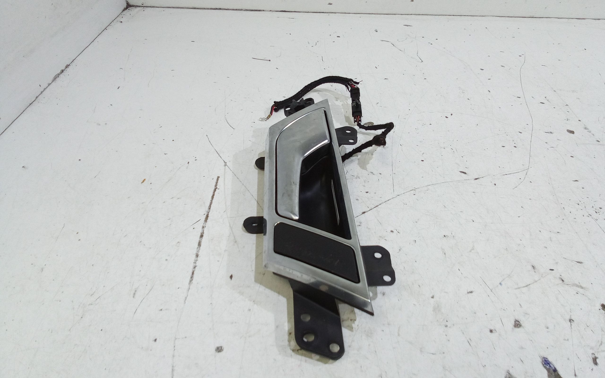 Maniglia interna Posteriore Sinistra AUDI A6 Avant Serie C6 (4F5) (04>12)