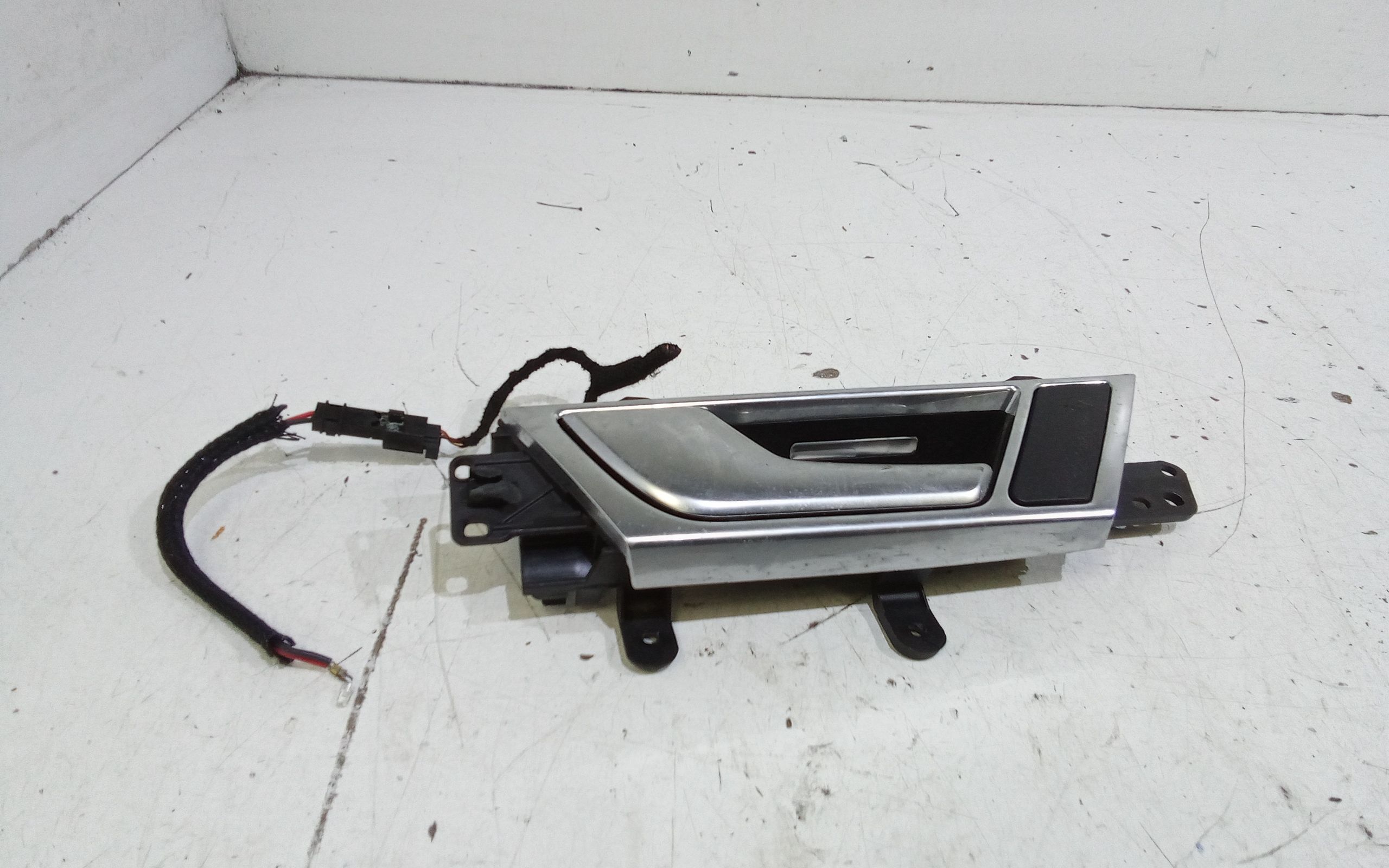 Maniglia interna Posteriore Sinistra AUDI A6 Avant Serie C6 (4F5) (04>12)